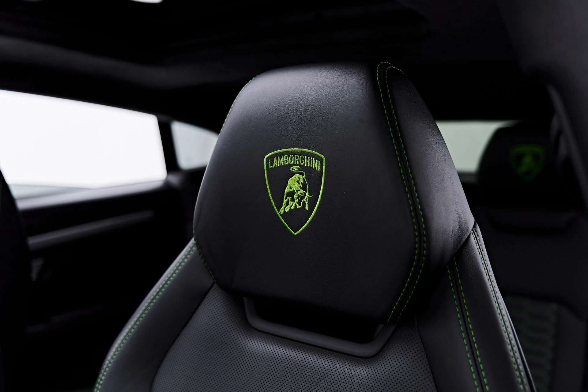 mph048_1985297853_Used_2021_Lamborghini_Urus_1788457950_8d3434cc71