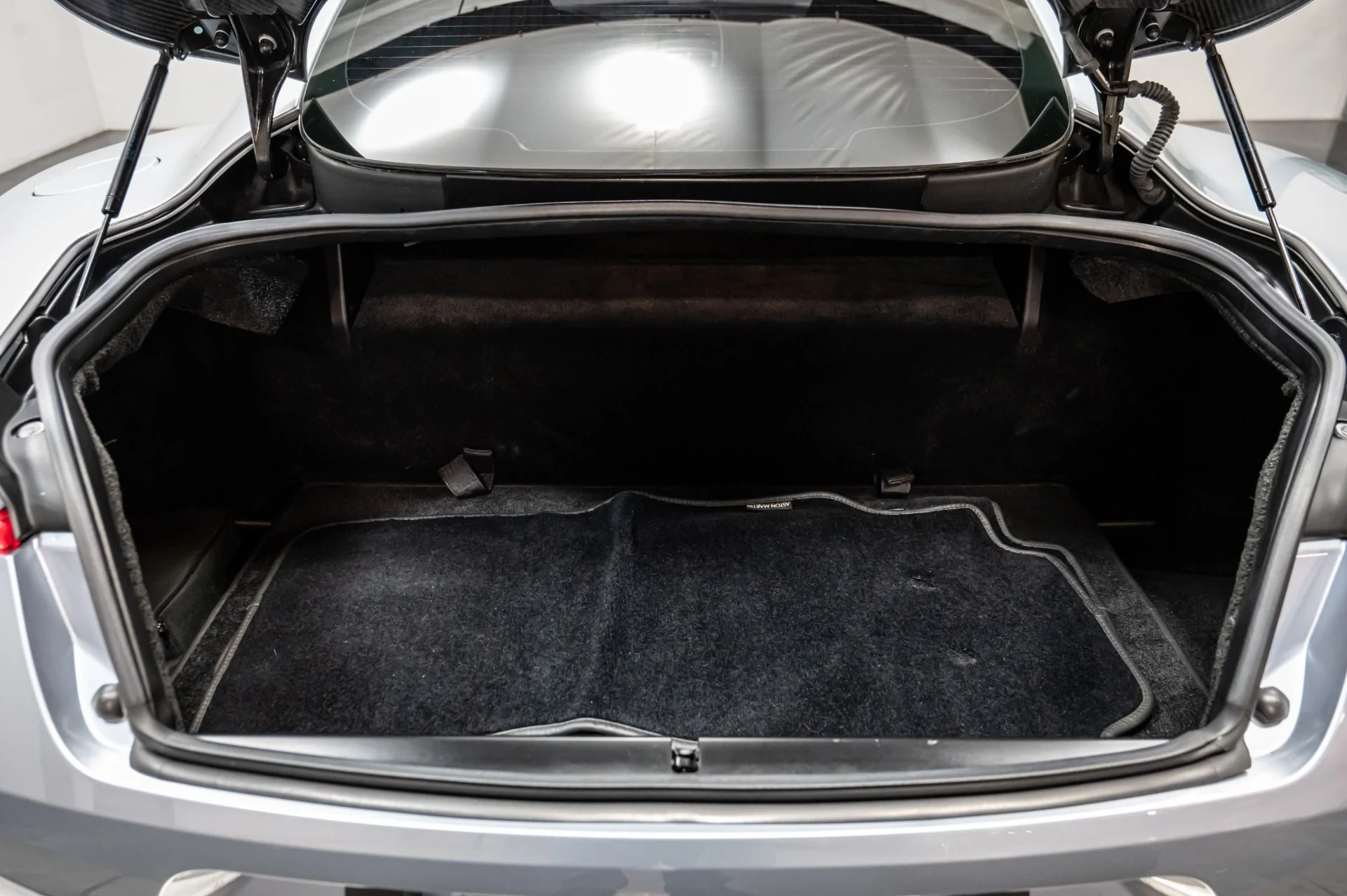 mph048_199853742_Used_2014_Aston_Martin_Vanquish_V12_1729699077_da96f809d9