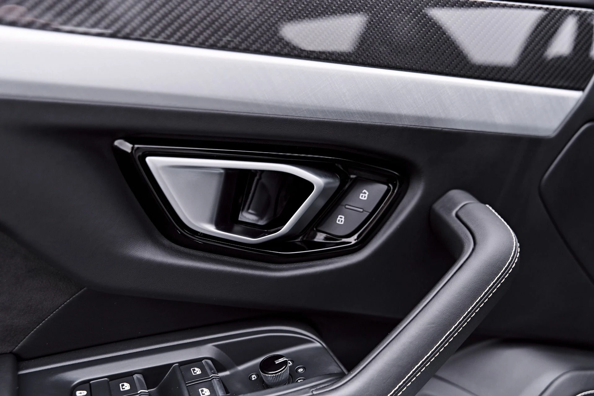 mph048_2007339422_Used_2021_Lamborghini_Urus_1787967132_5b6f004367