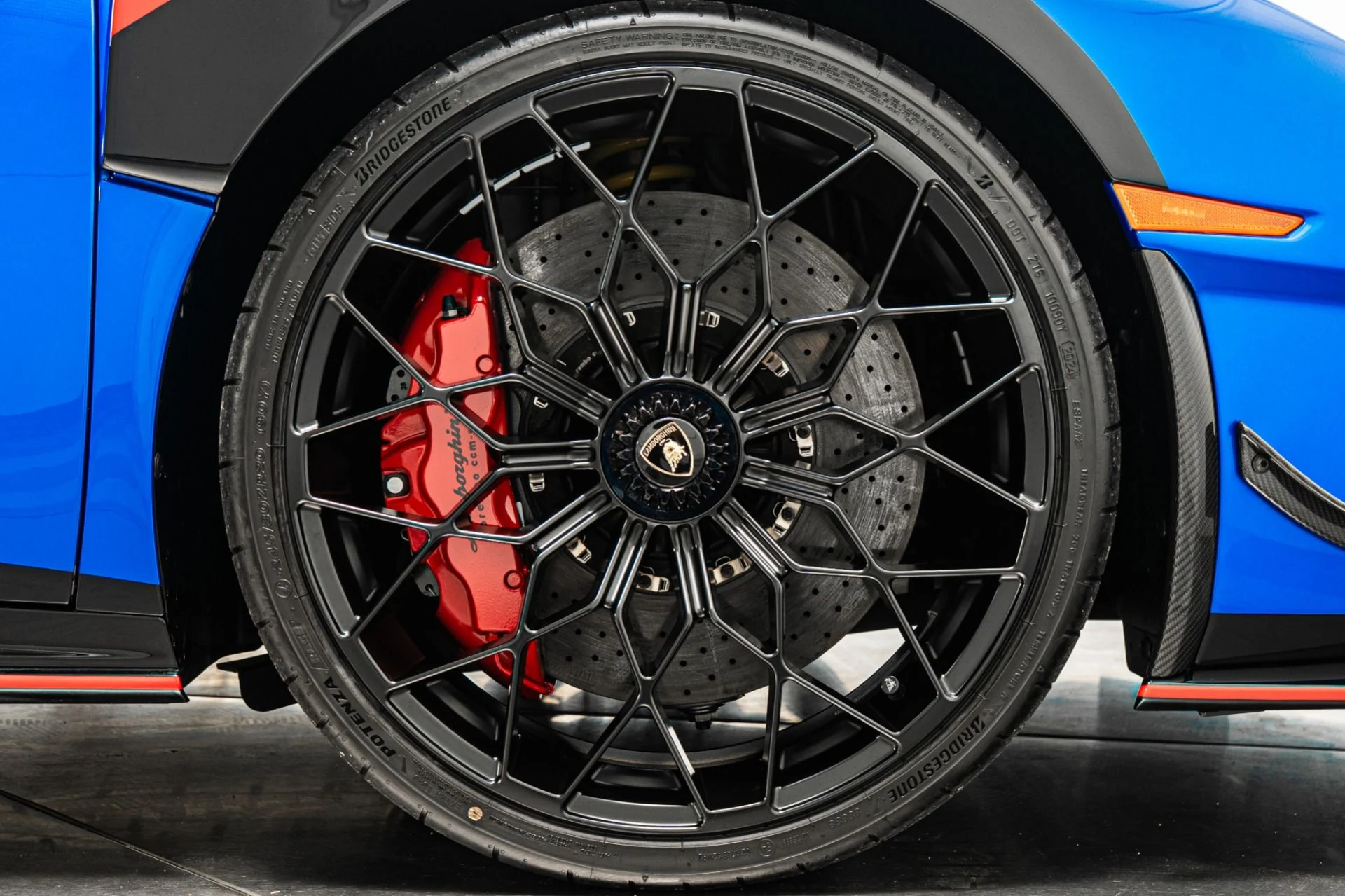 mph048_2020107825_Used_2024_Lamborghini_Huracan_STJ_1757002928_cd06a1b975