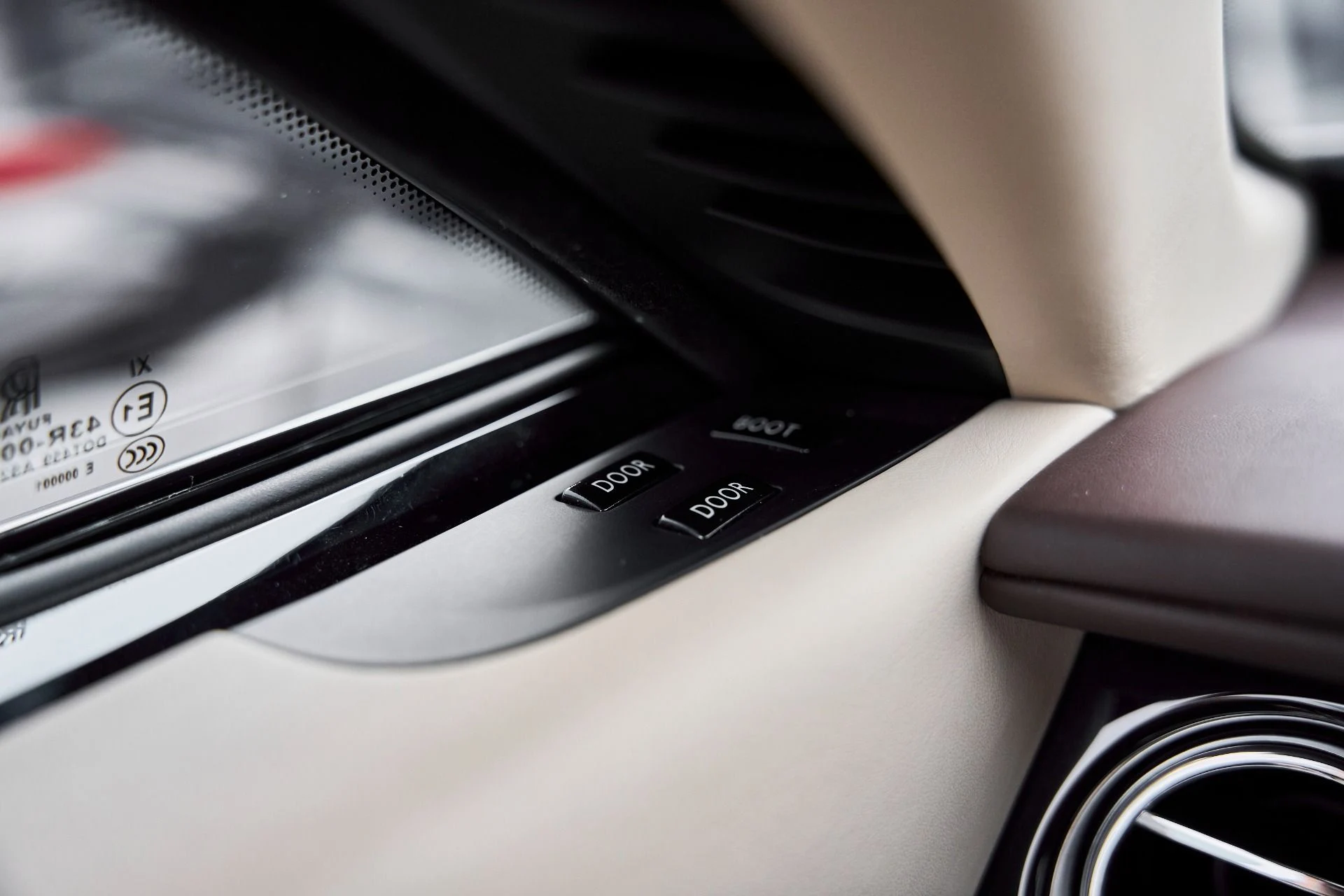 mph048_2020159903_Used_2014_Rolls_Royce_Wraith_Base_1767151029_42c66f48a0