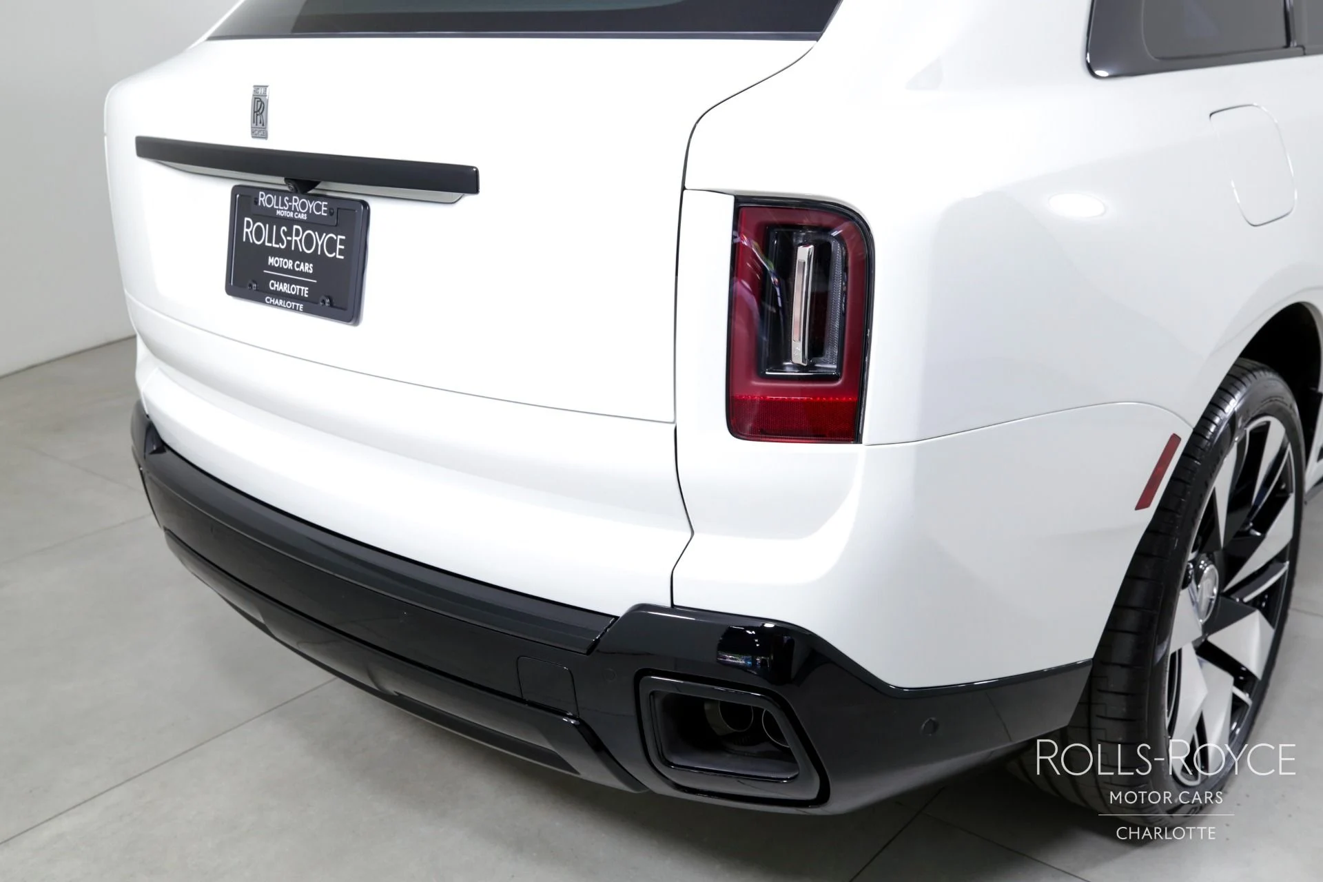 mph048_203257914_Used_2025_Rolls_Royce_Cullinan_1732209610_4f38982678