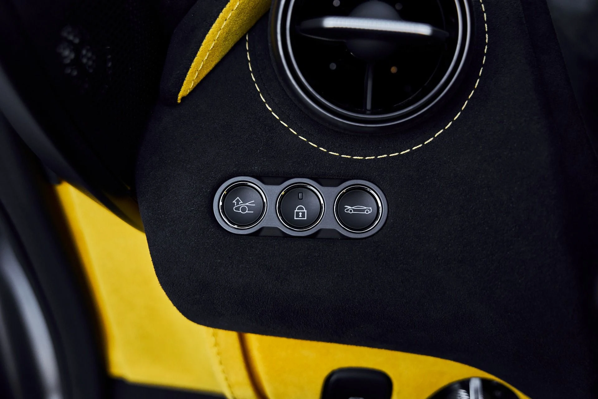 mph048_2034250174_Used_2026_Mc_Laren_750_S_1775868073_cc7866a470