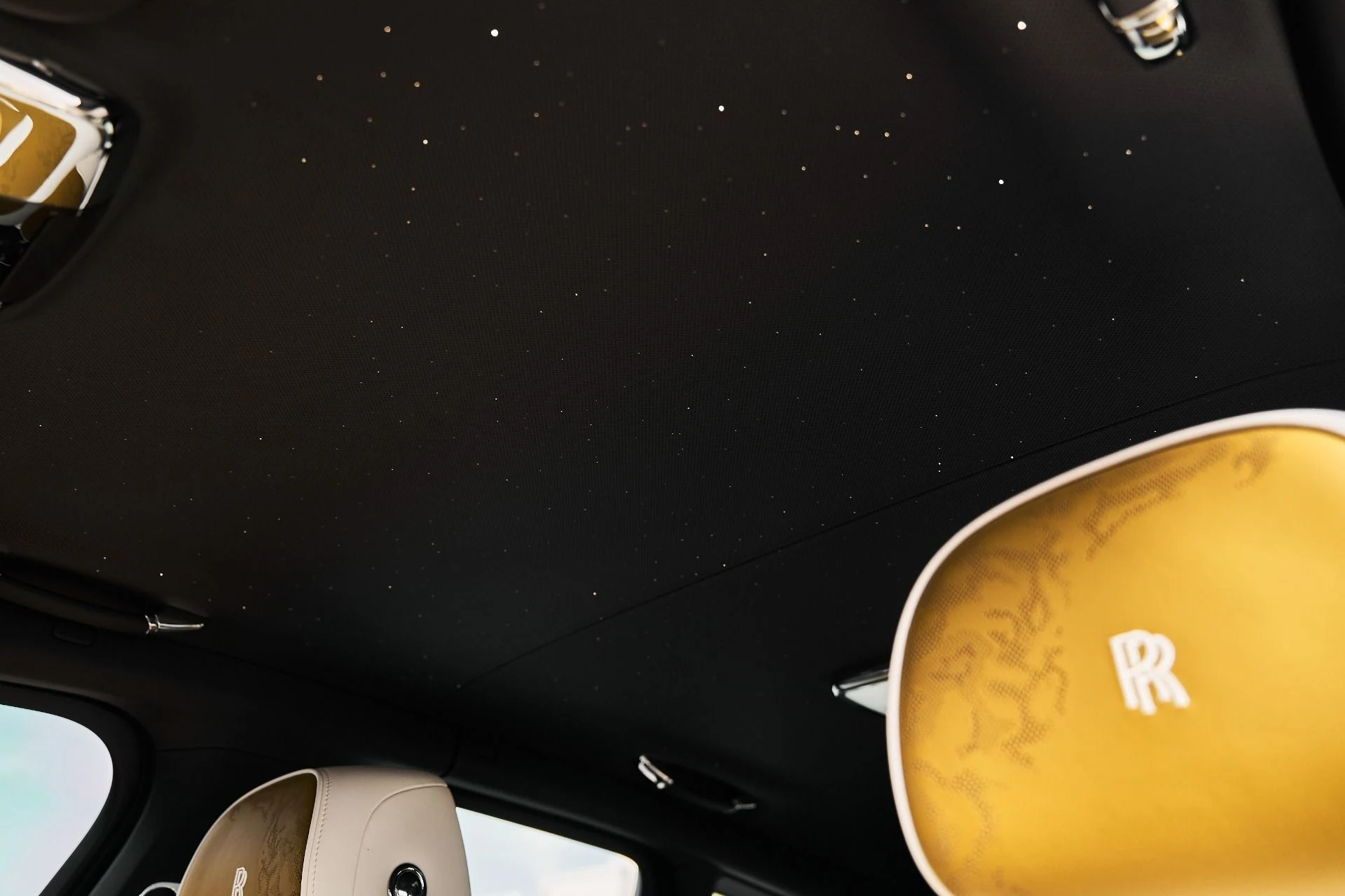 mph048_2059795641_Used_2026_Rolls_Royce_Cullinan_Black_Badge_1776556066_44dcbd6ce2