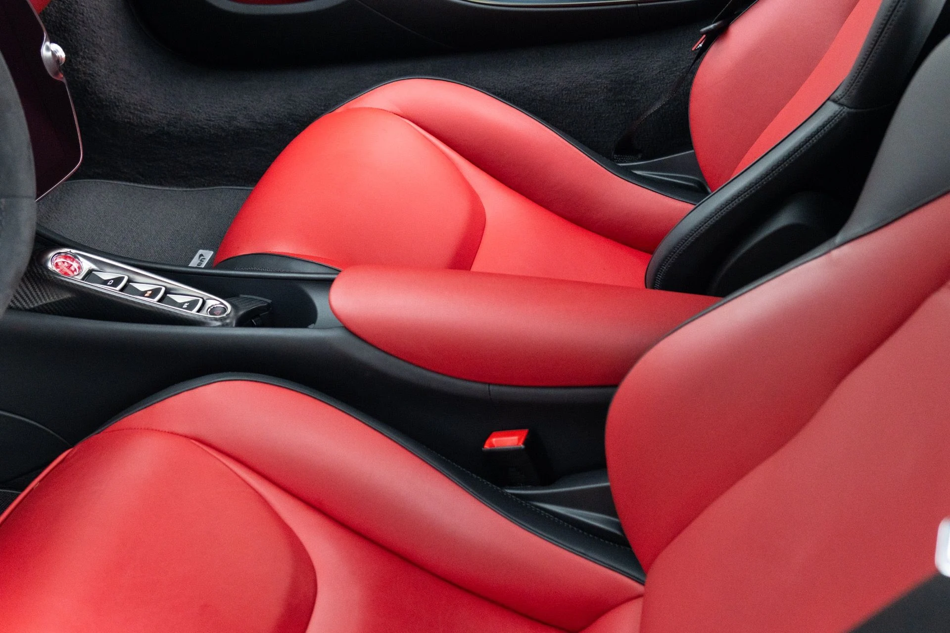 mph048_206892307_Used_2023_Mc_Laren_Artura_1776712926_9170ac4a69