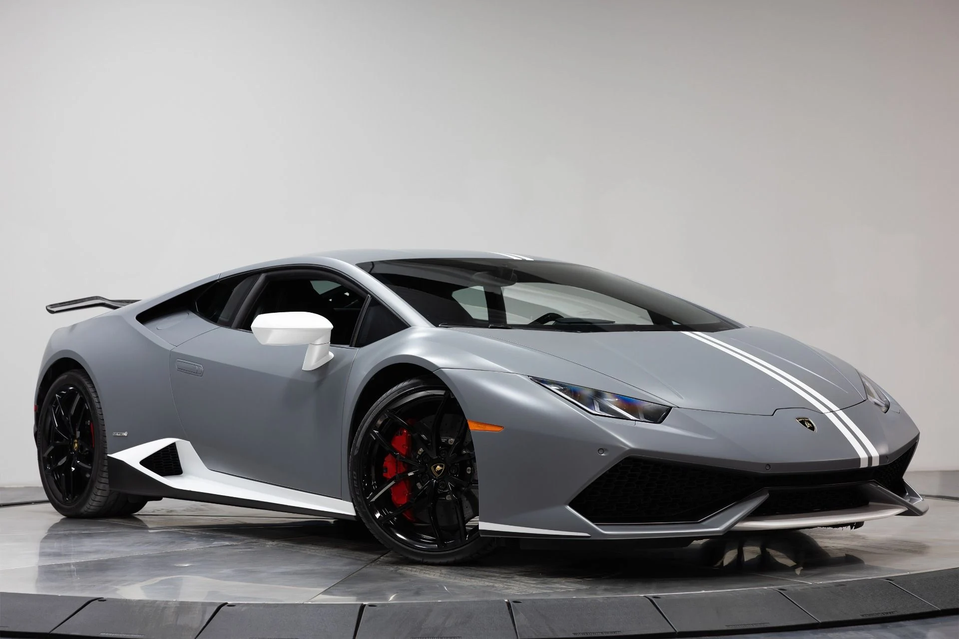 mph048_2072567905_Used_2017_Lamborghini_Huracan_1765410503_8c5bf565a1