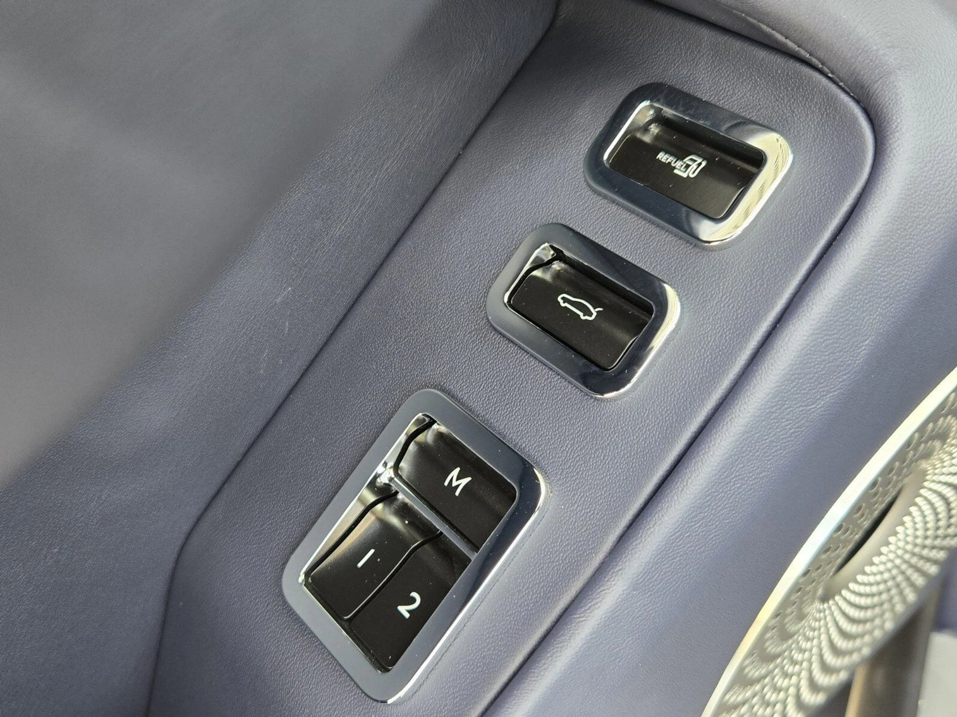 mph048_2073765529_490157b1432828dca2abce2d1e184494x_b8f666db07