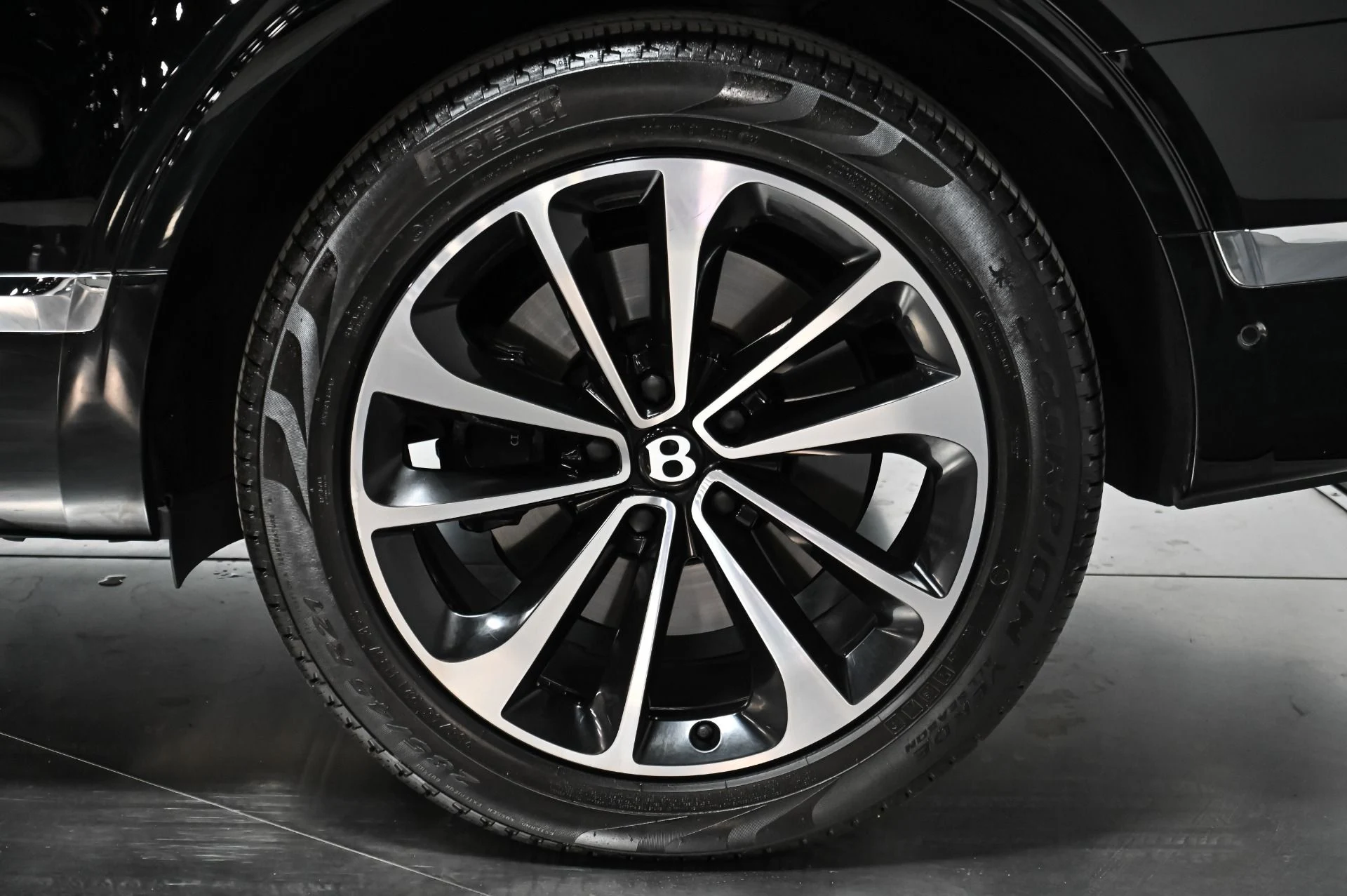 mph048_2074331389_Used_2018_Bentley_Bentayga_W12_1756239179_a019cb1b81