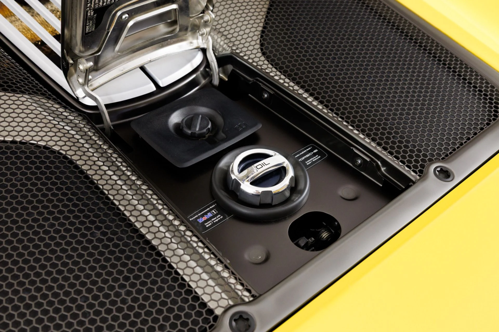 mph048_2076430377_Used_2015_Porsche_918_Spyder_1789427638_5f29c9fc7f