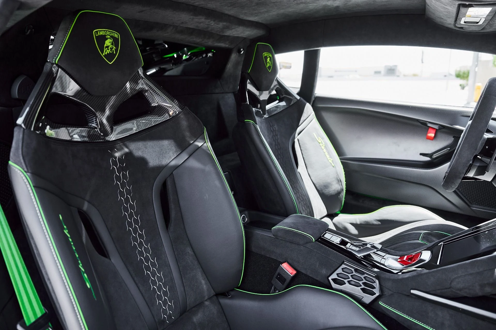 mph048_2096287870_Used_2023_Lamborghini_Huracan_Sterrato_Base_1779238904_5c58bc0b93