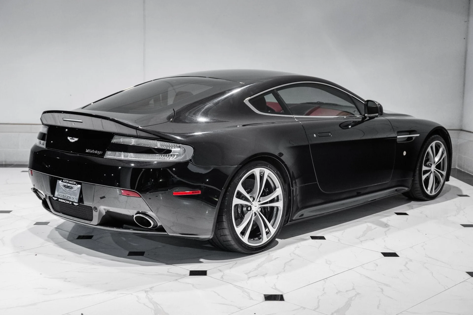 mph048_2113072584_Used_2011_Aston_Martin_V12_Vantage_1762183015_66ac752611