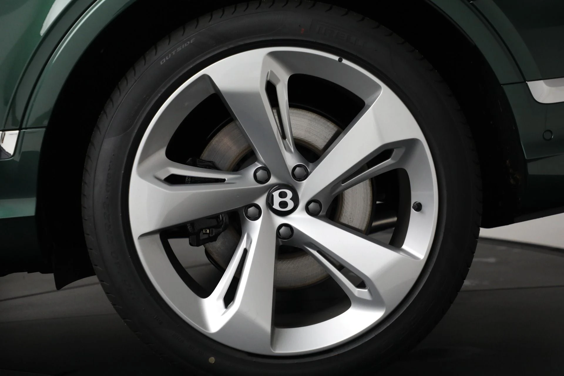 mph048_212428637_New_2025_Bentley_Bentayga_V8_7106139893
