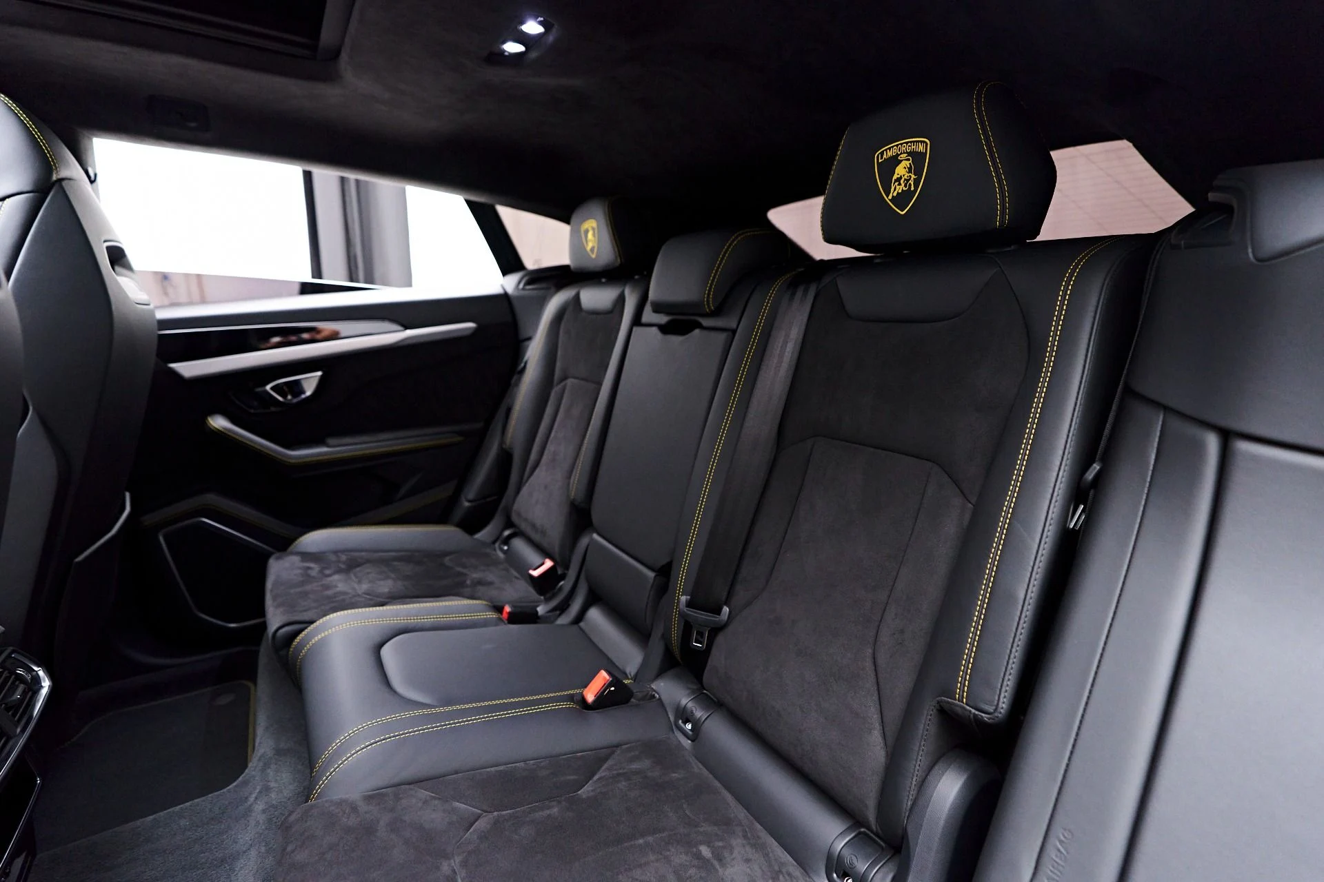 mph048_212653526_Used_2021_Lamborghini_Urus_Base_1758751771_580e4aa036