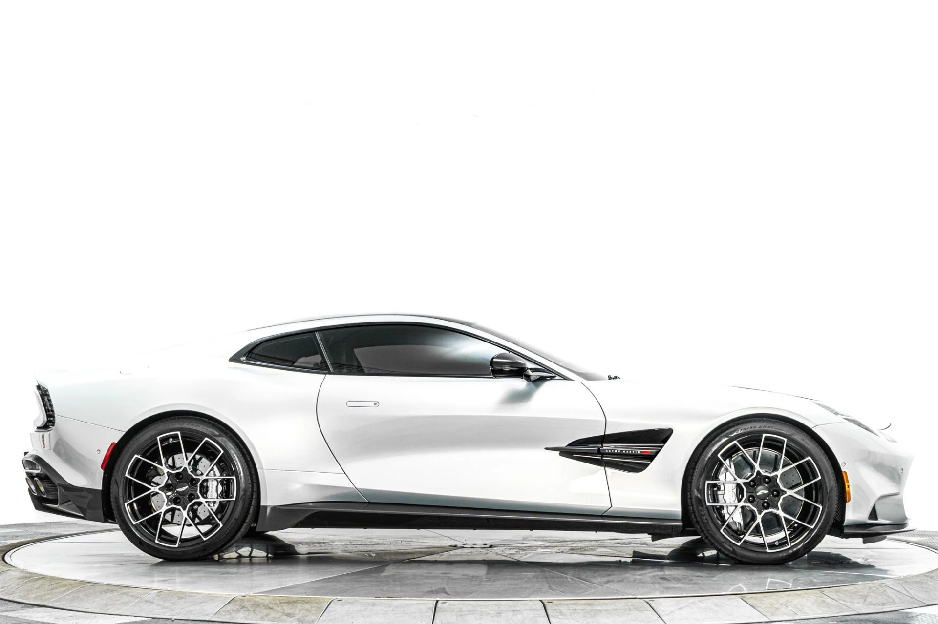 mph048_2140434044_Used_2025_Aston_Martin_Vanquish_Huge_542_K_MSRP_Low_Miles_Extensive_Carbon_Fiber_1786477789_0d43163bfd