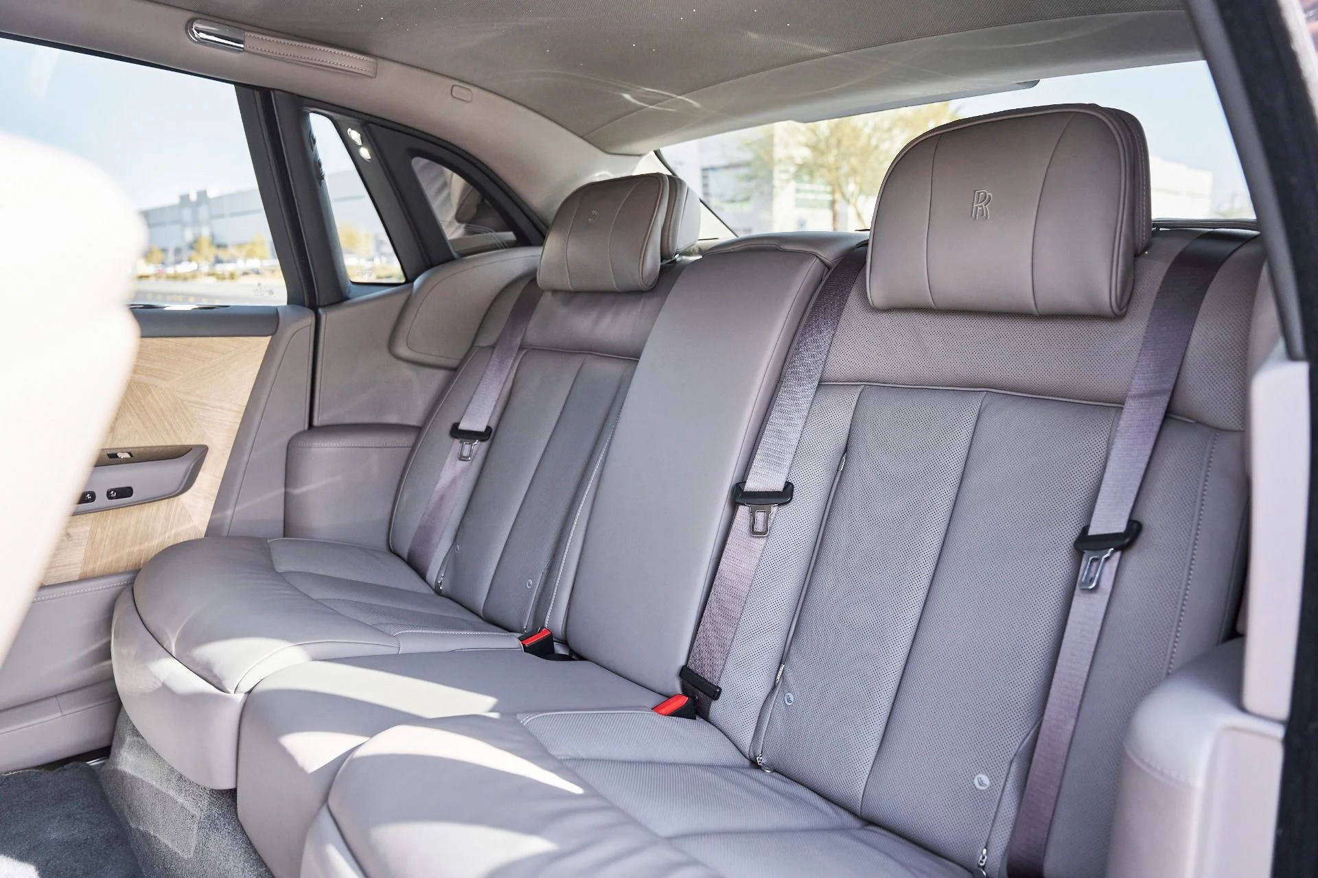 mph048_2140894476_Used_2025_Rolls_Royce_Phantom_Base_1769480954_39c8f9beef