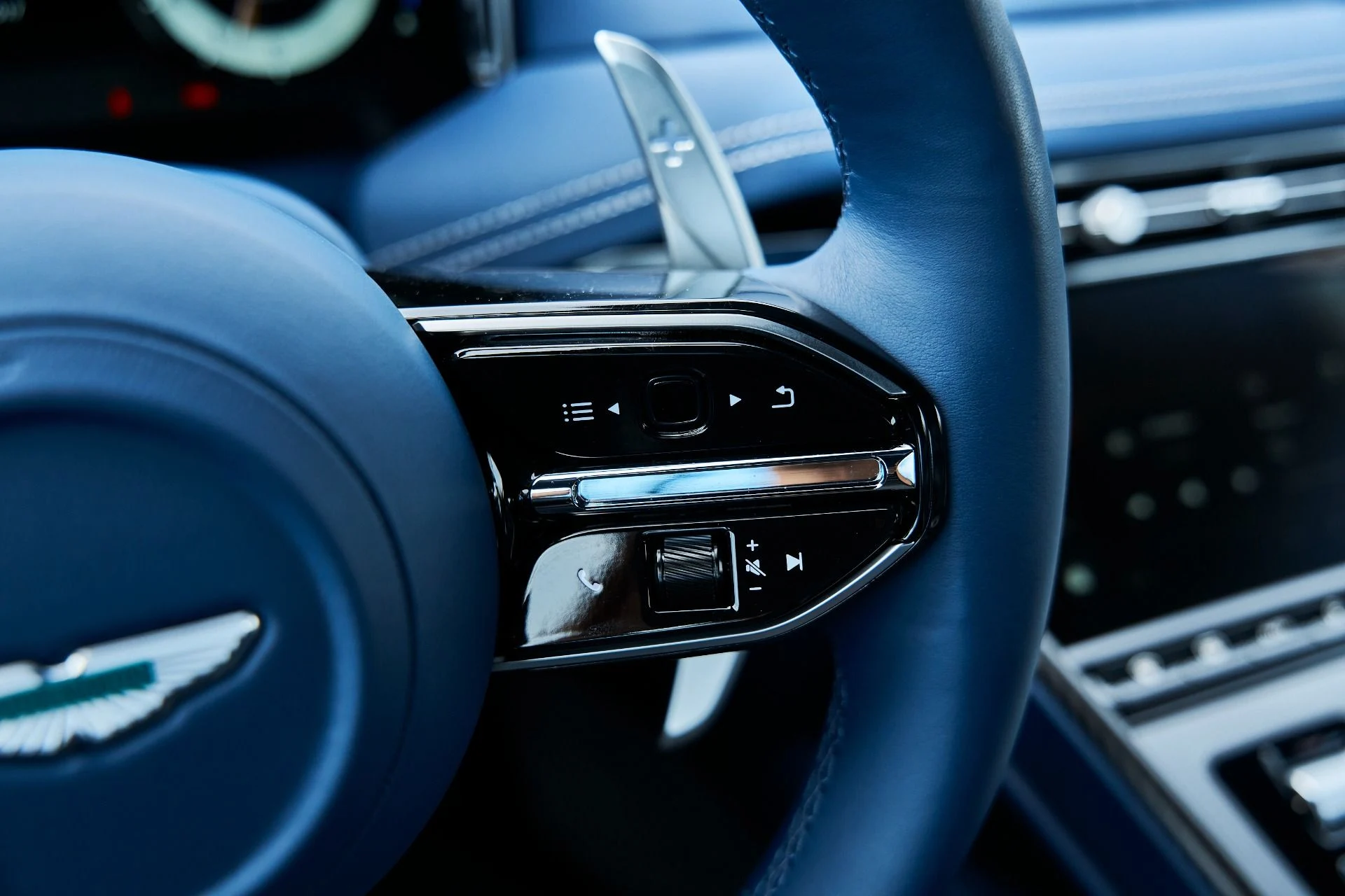 mph048_2148557202_Used_2024_Aston_Martin_DB_12_1772677982_d61dc0f881