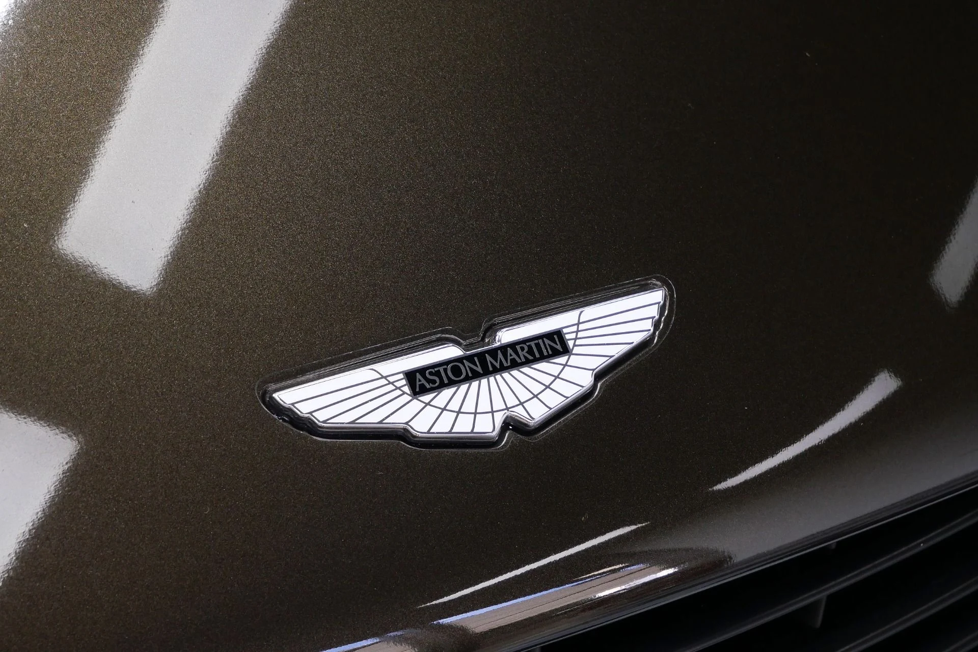 mph048_2175516731_Used_2014_Aston_Martin_Vanquish_Hourglass_Quilting_Beautiful_Color_V12_Power_1770409354_cd113a6dbb