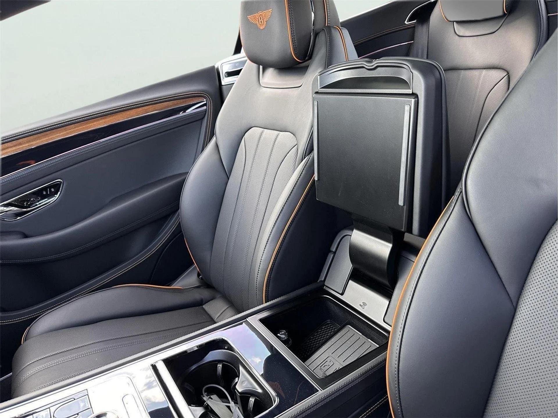 mph048_2192513905_c1ee9c679dc9a469e47bec93e6d9919b_98c7fee497