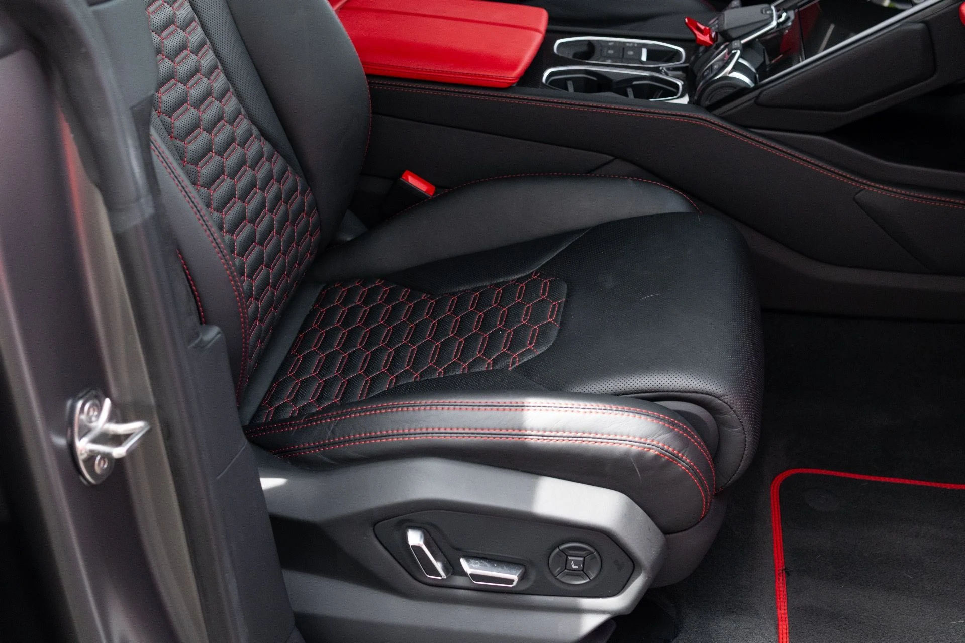 mph048_2196722518_Used_2022_Lamborghini_Urus_1773951394_b1068daf83