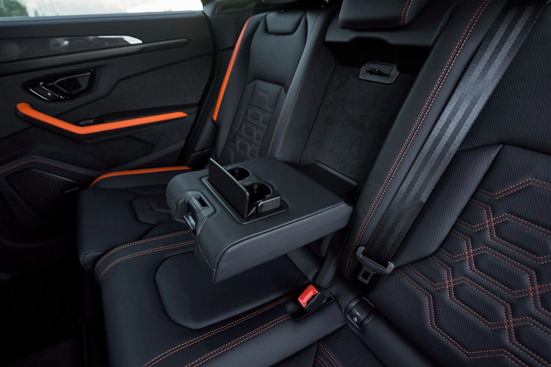 mph048_2219443758_Used_2025_Lamborghini_Urus_SE_1763680399_b35f0a6093