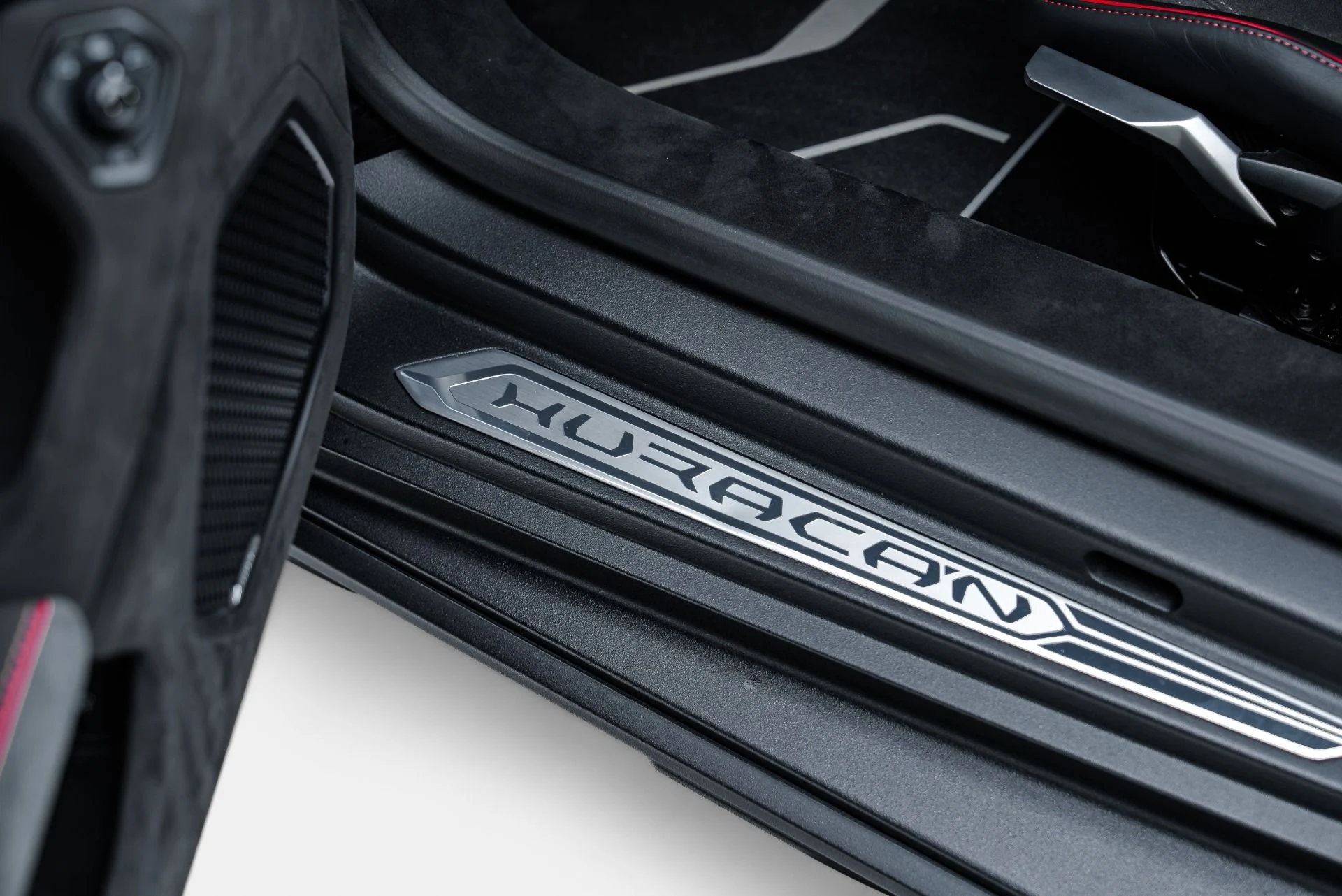mph048_2225144313_Used_2024_Lamborghini_Huracan_Sterrato_1792021013_db0ea96aab