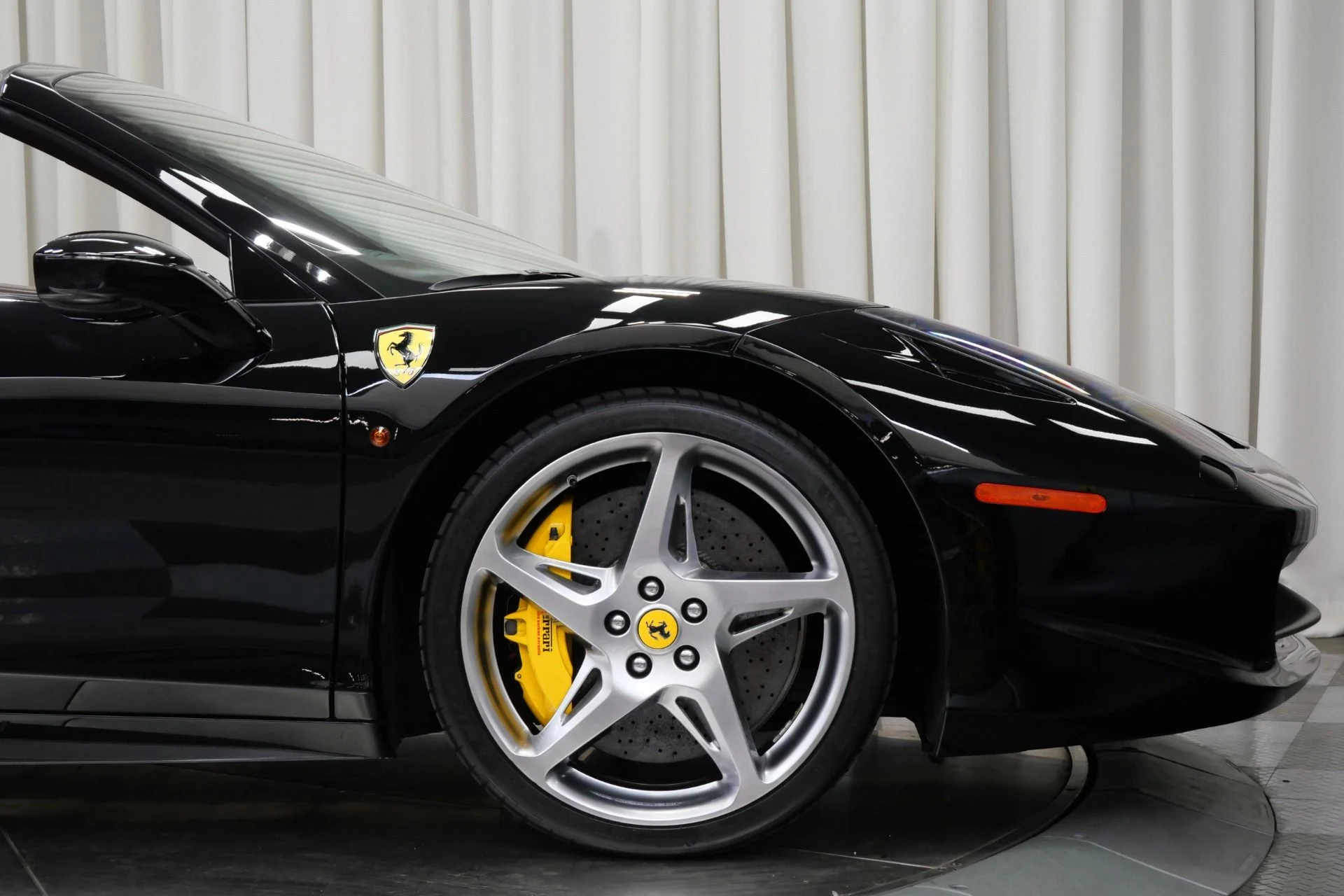 mph048_2229667010_Used_2013_Ferrari_458_Spider_1758308193_814a080538
