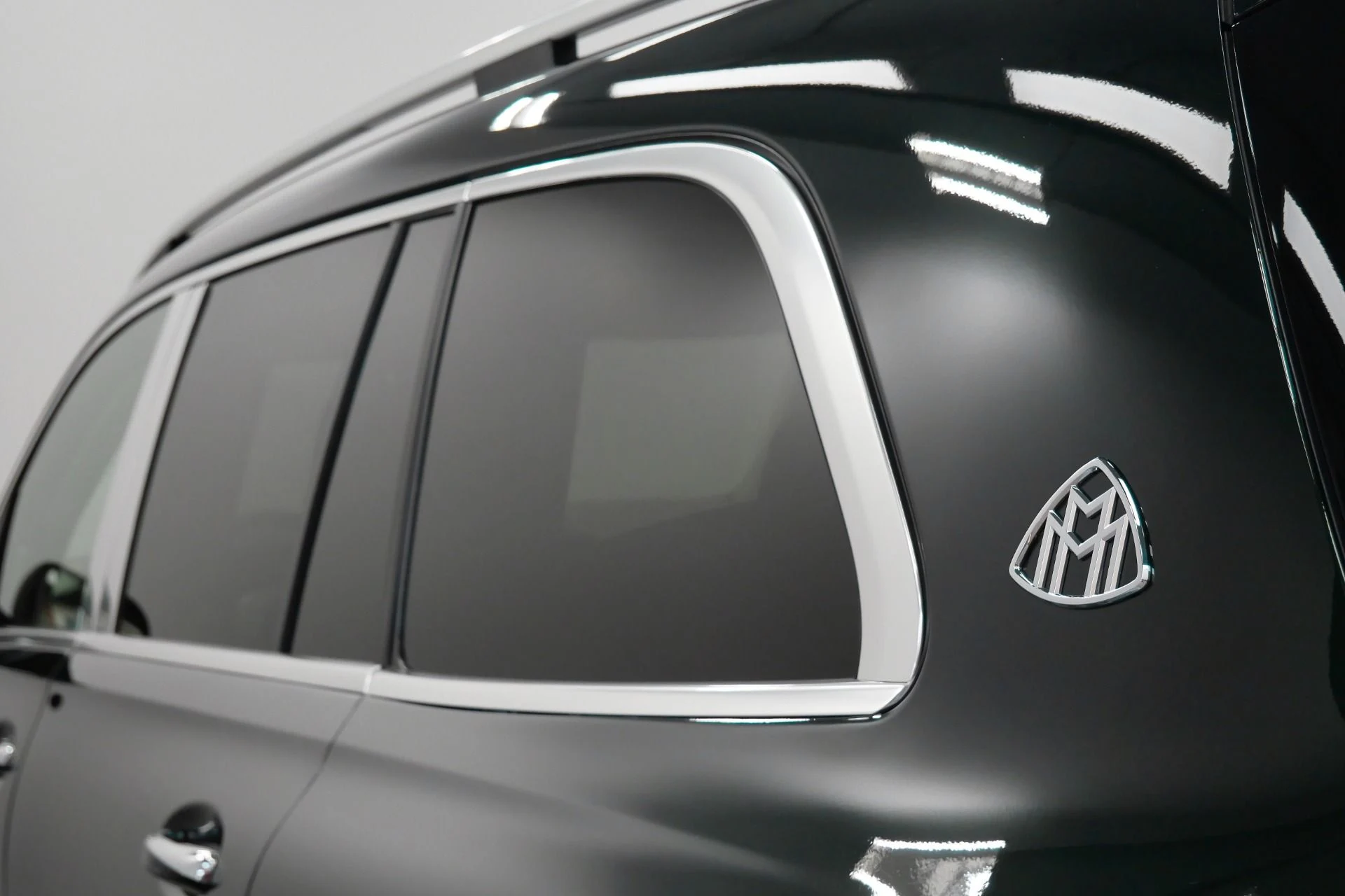 mph048_2235674773_Used_2022_Mercedes_Benz_Maybach_GLS_600_4_MATIC_Beautiful_Colors_Four_Seat_Configuration_Walnut_Trim_1776795080_184fd3962a