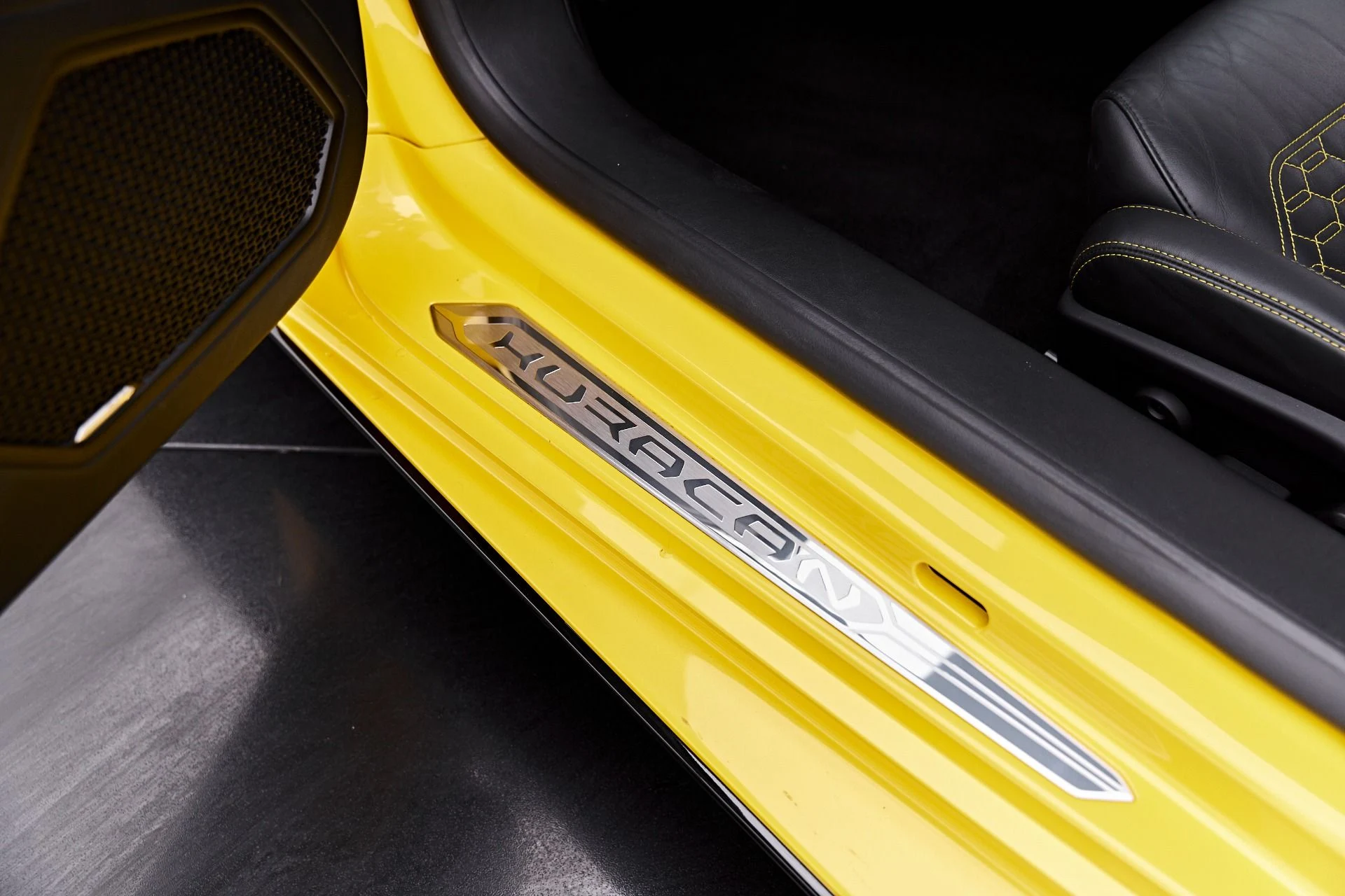 mph048_223937108_Used_2022_Lamborghini_Huracan_EVO_Base_1787357880_0db56c0b67