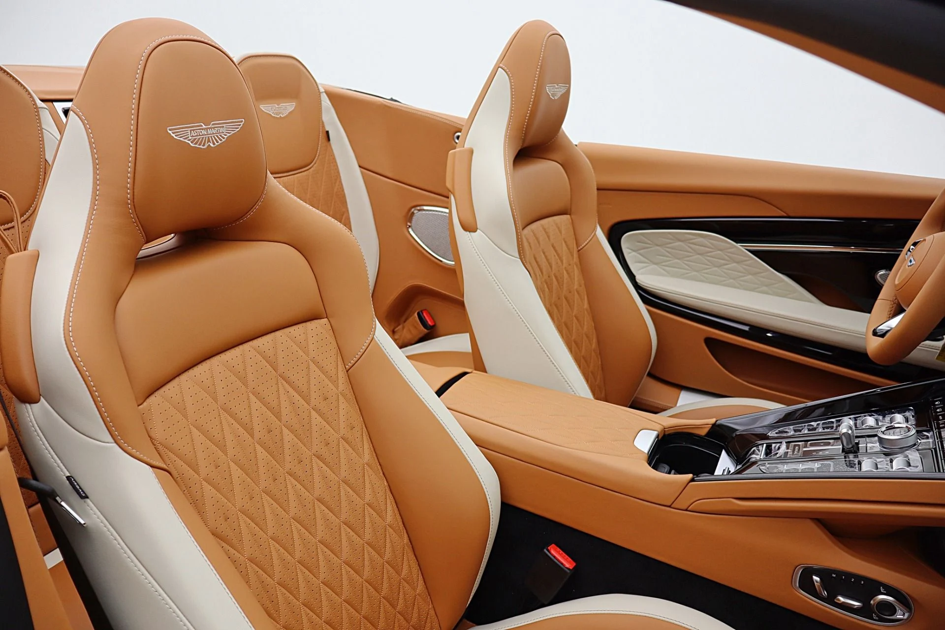 mph048_2248496899_New_2026_Aston_Martin_DB_12_Volante_2458daad1c