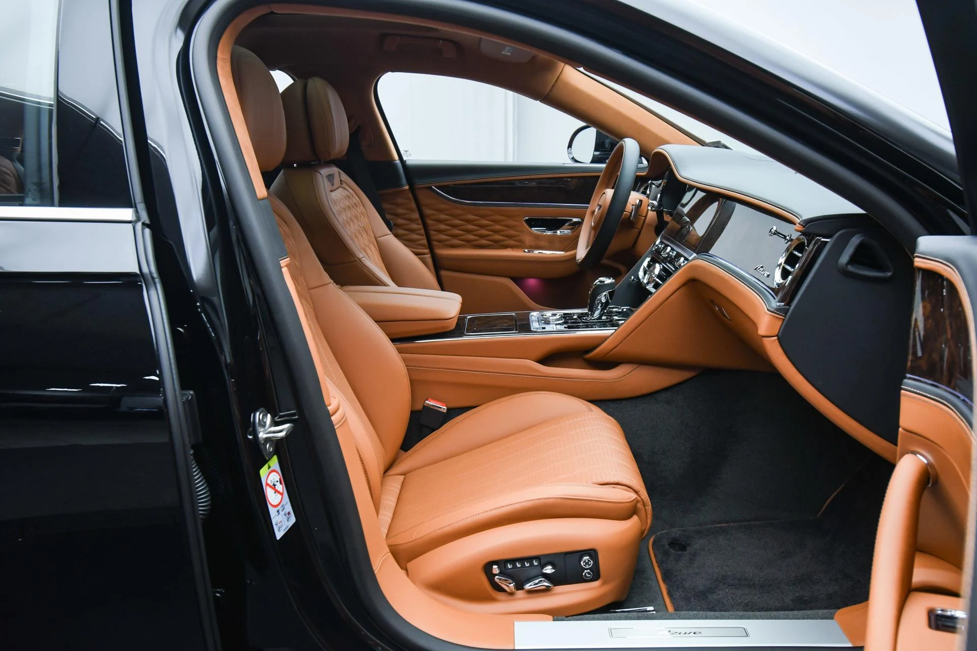 mph048_22672485_Used_2023_Bentley_Flying_Spur_Azure_1755332969_d1f98cb77e