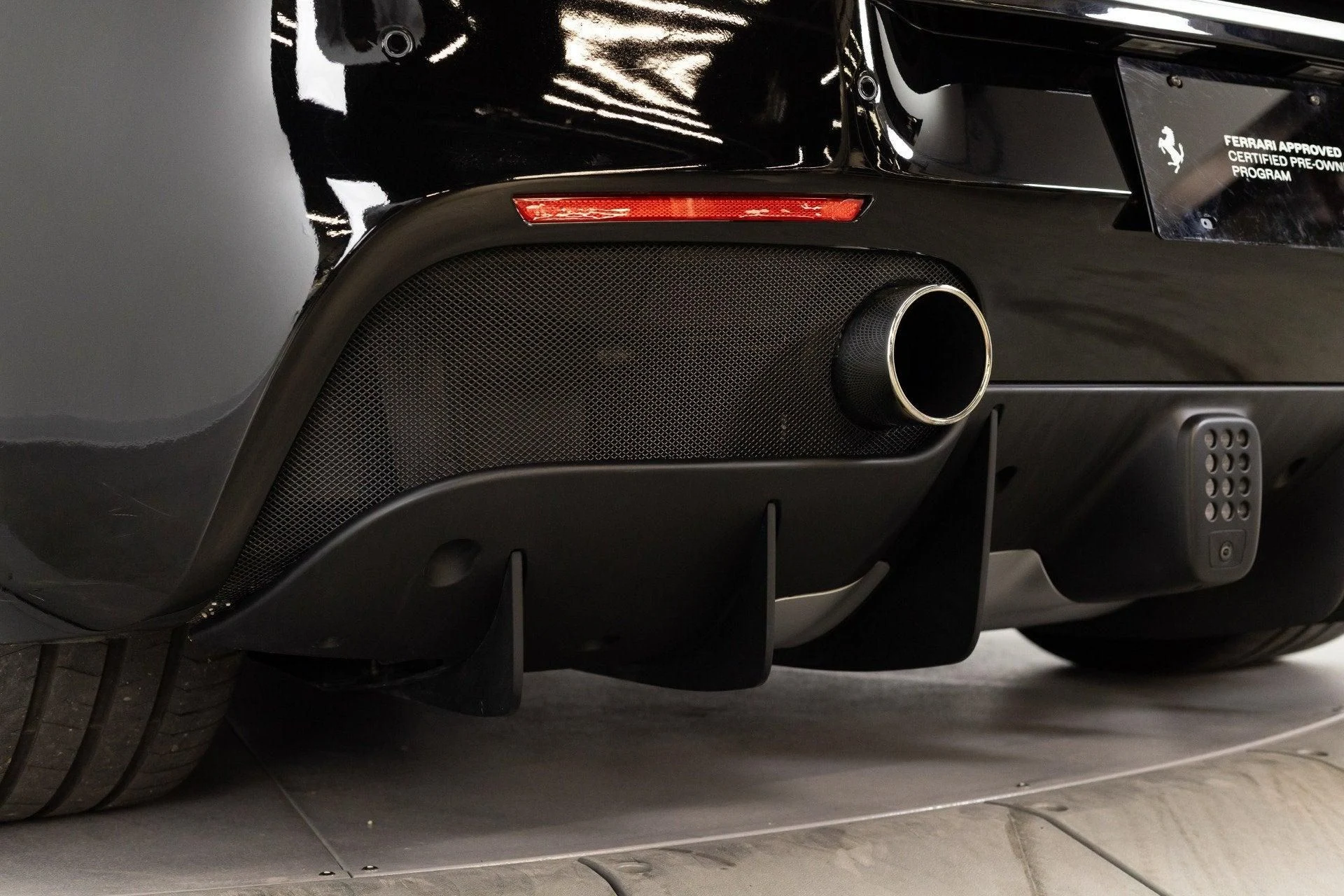 mph048_2269640034_Used_2017_Ferrari_488_Spider_1777367853_925de23db2