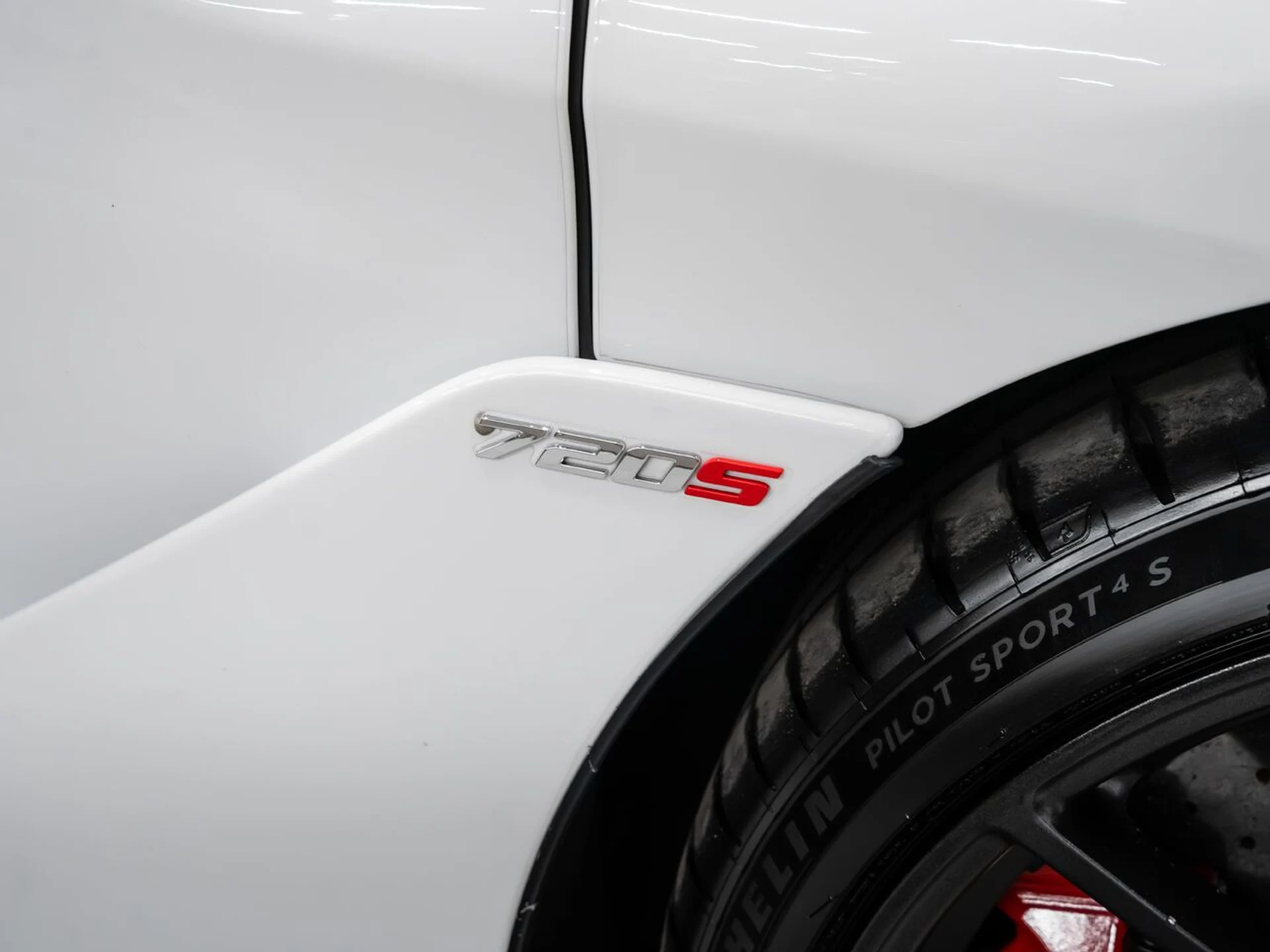 mph048_2271379841_mclaren_720s_2019_30cc9a560d
