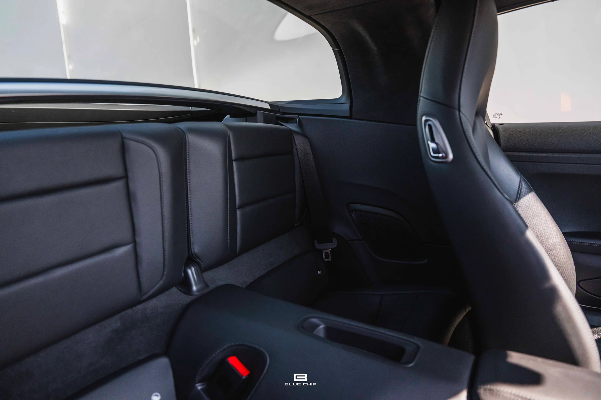 mph048_2273641600_6a3082a08f8e620f4d05af92_2019_Porsche_911_54_9b650658b5