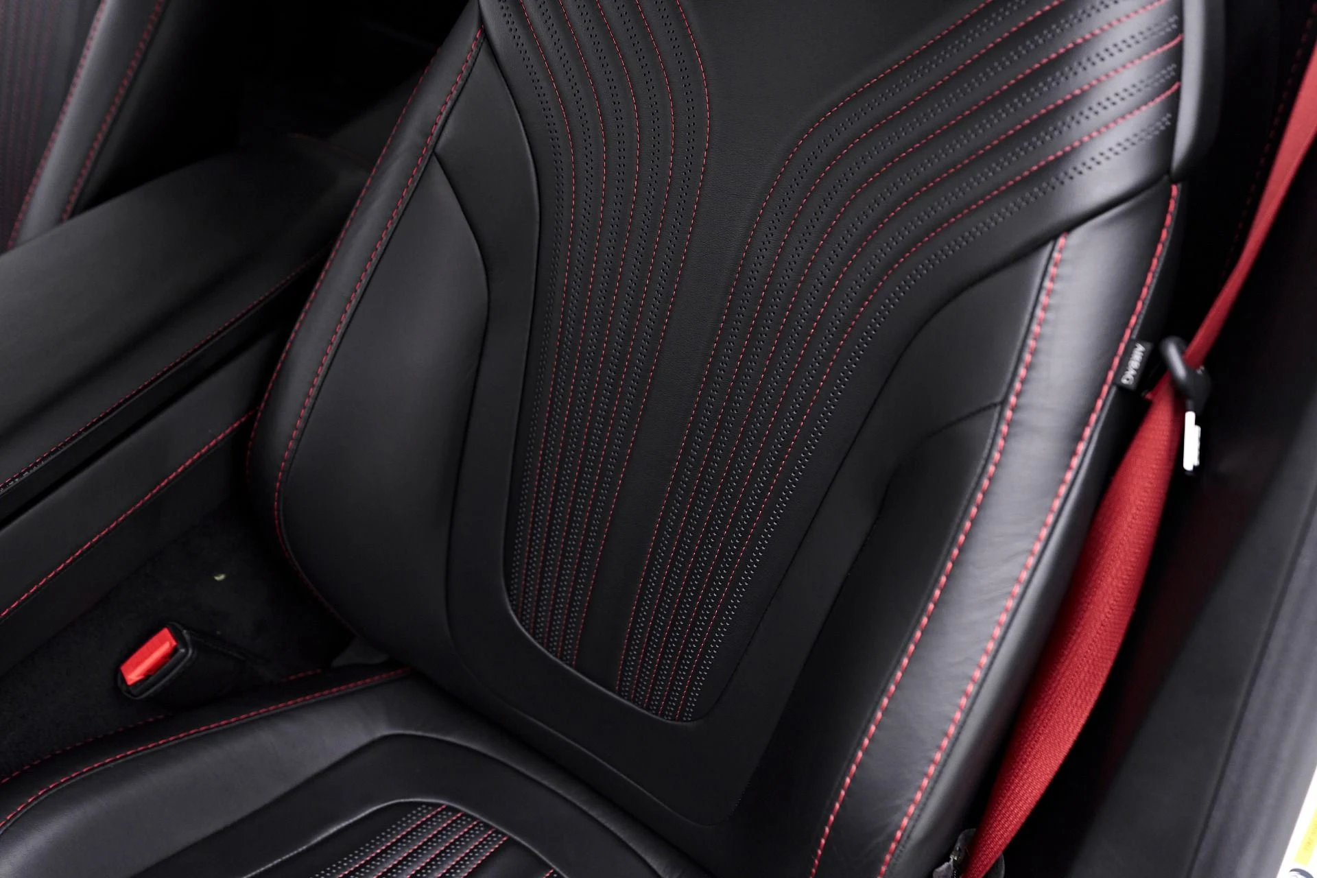 mph048_2281456151_Used_2020_Aston_Martin_DB_11_AMR_1756239397_d4fb8c06dc