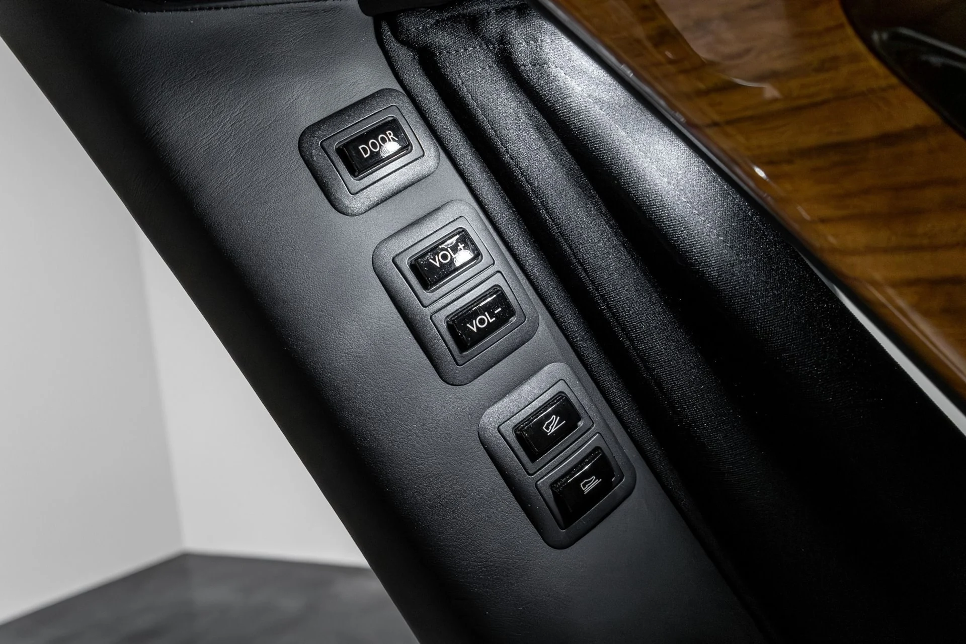 mph048_2298930308_Used_2019_Rolls_Royce_Phantom_1770350910_2ca29926e9