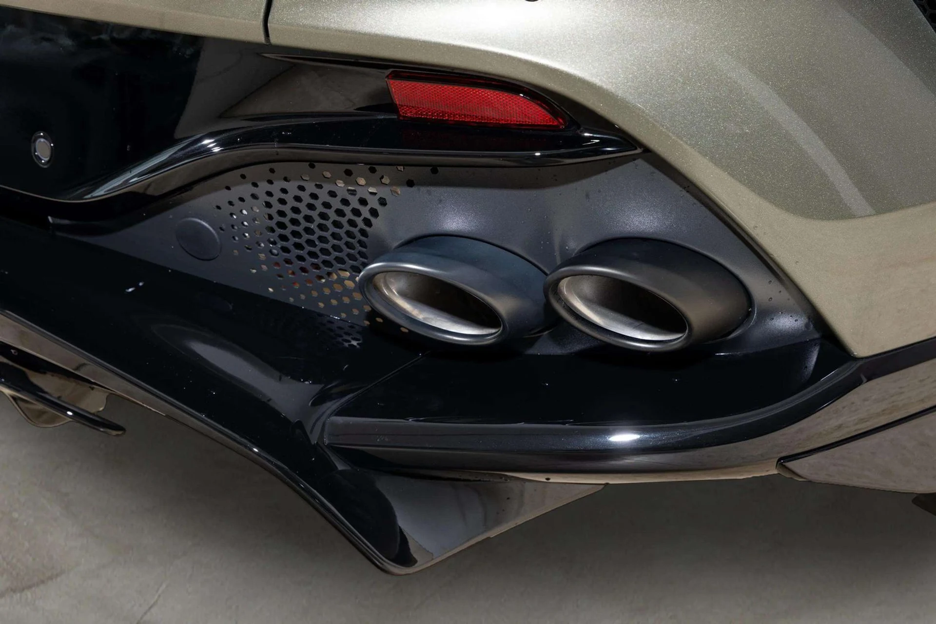 mph048_2306374967_55f95bef_1a5e_433b_b64b_6f999ea1efcd_99cd793dbe