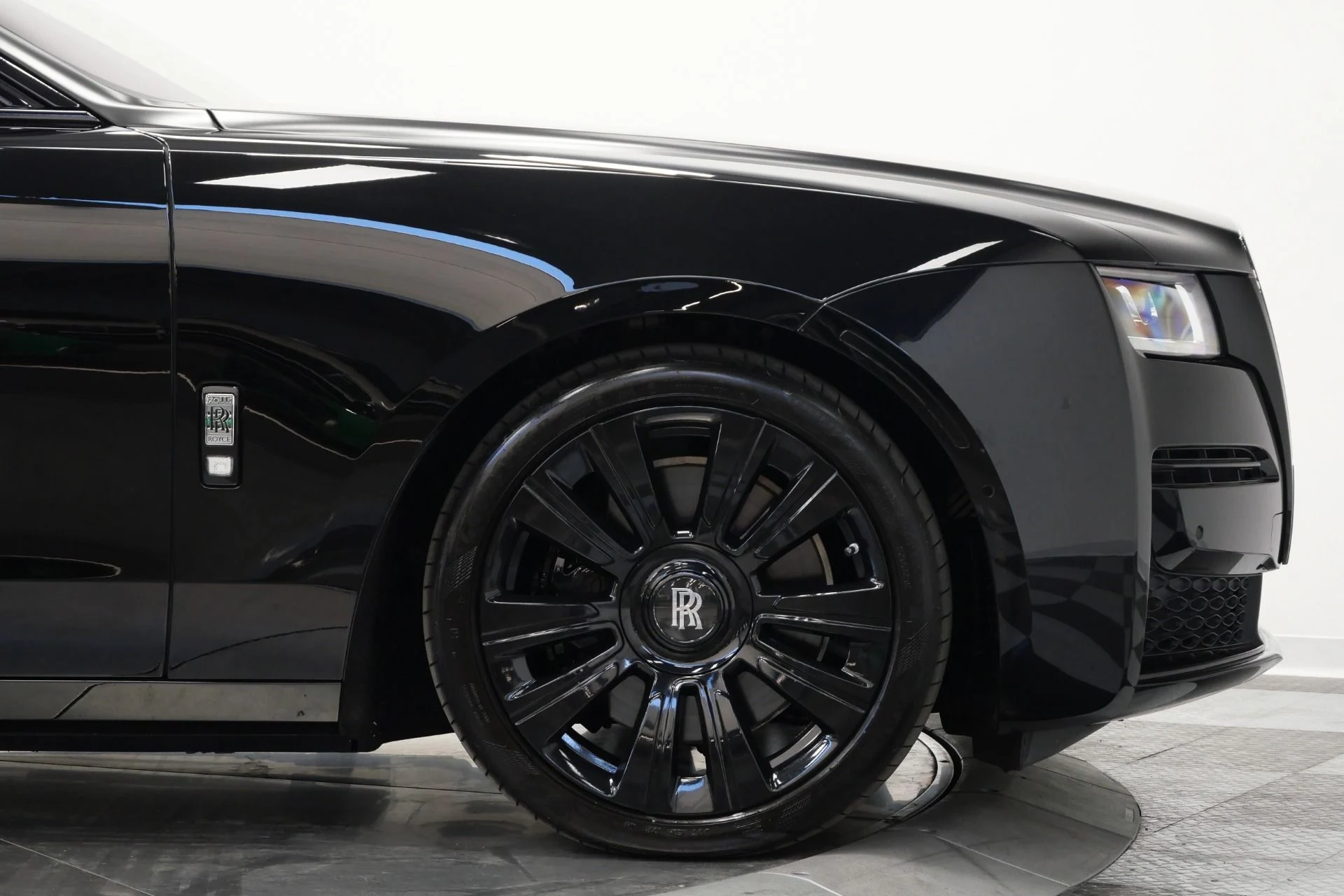 mph048_230723035_Used_2022_Rolls_Royce_Ghost_1773938186_dc620833b0