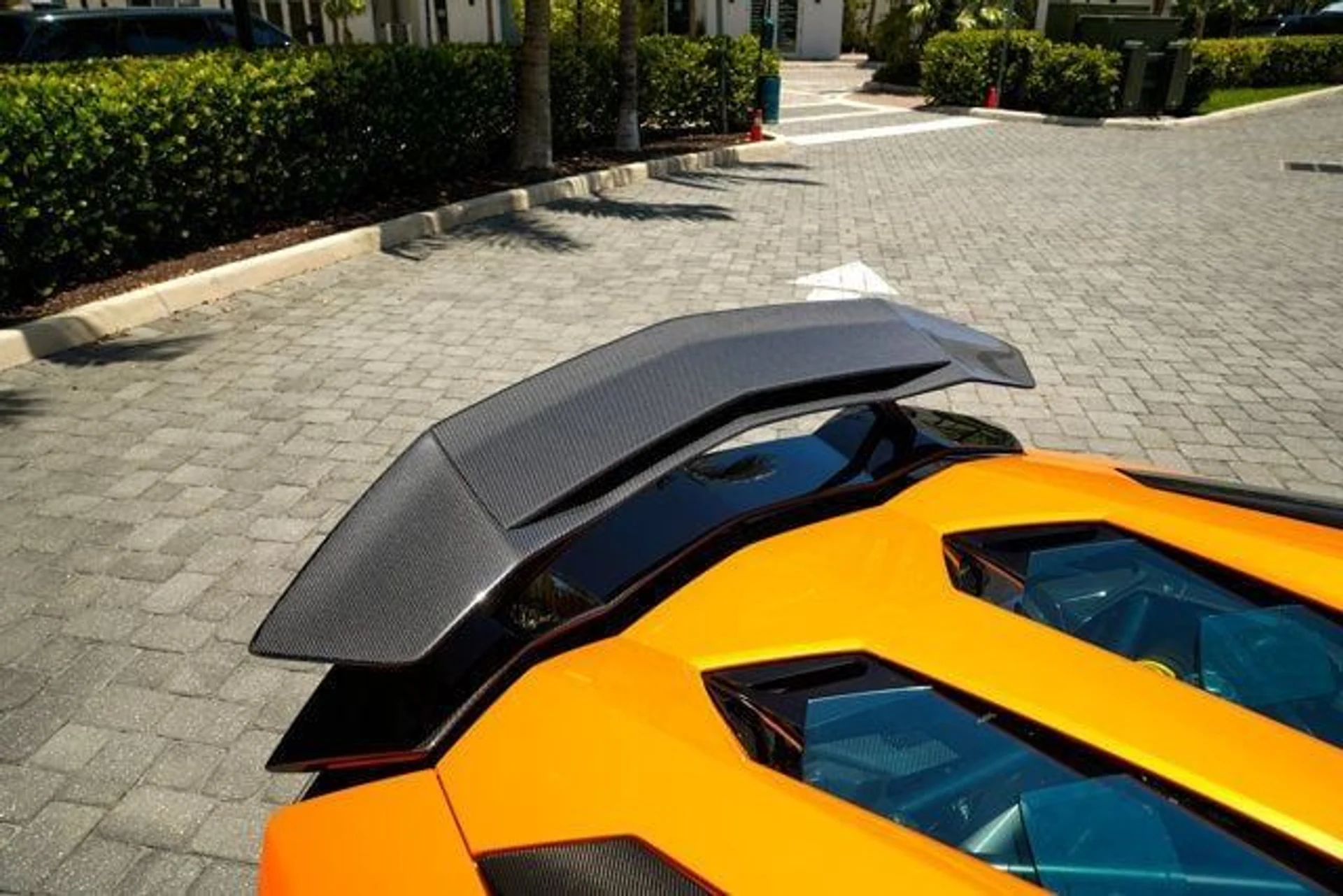 mph048_2338273630_used_2018_lamborghini_aventador_sroadster_14354_22897283_49_640_767b9603ed