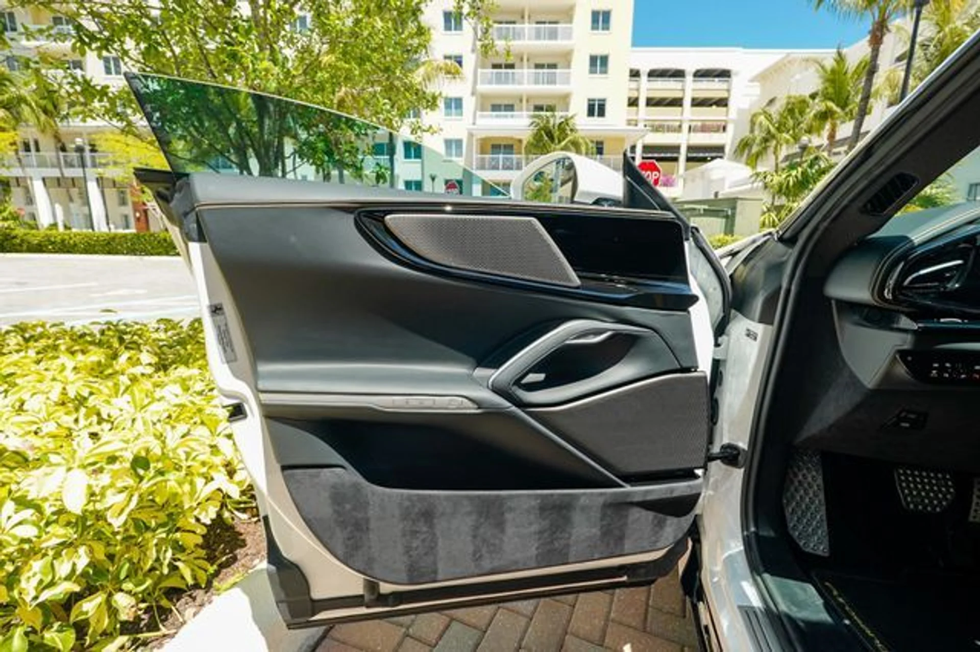 mph048_2362459383_23015679_49_0571a4e87b