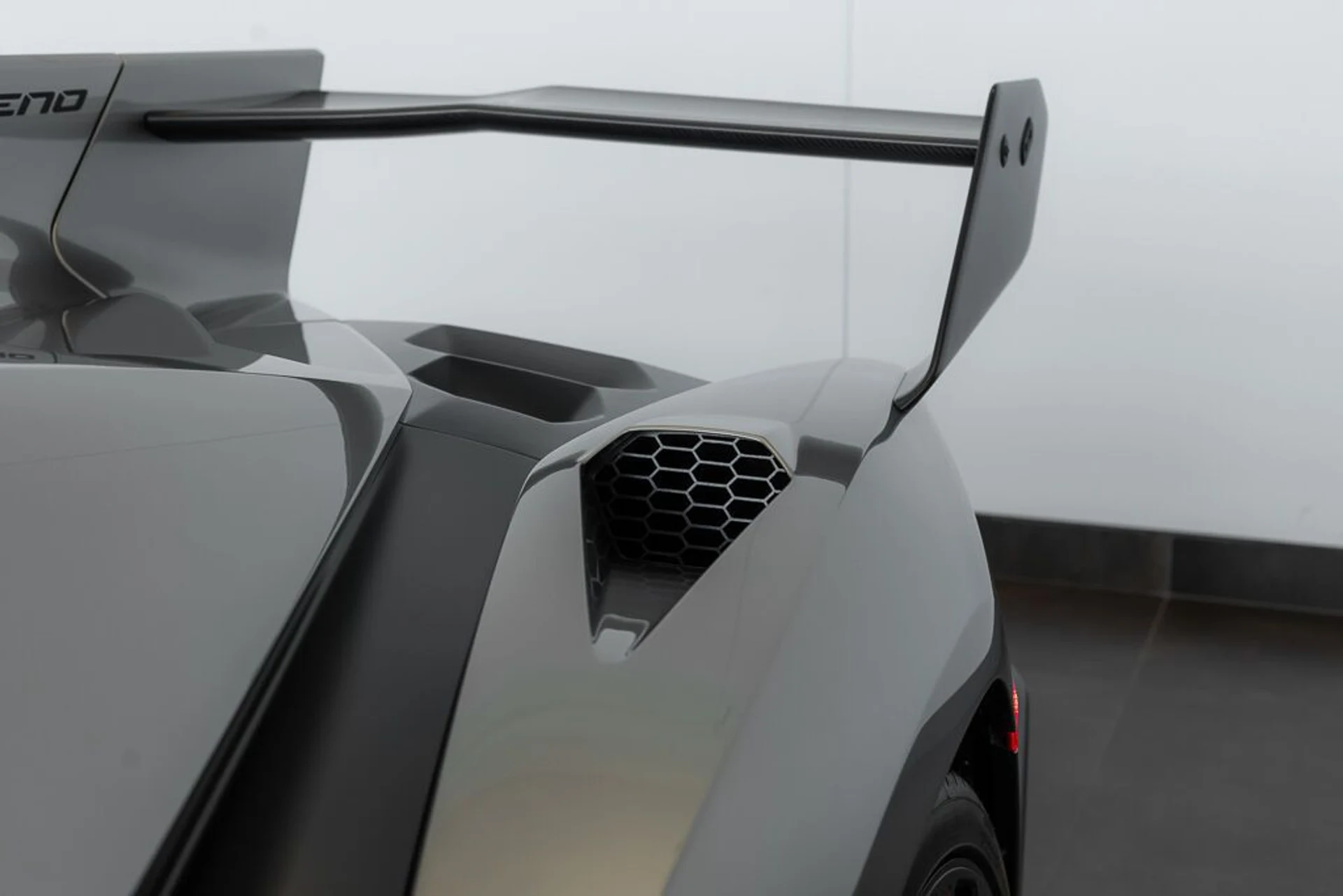 mph048_2368921735_lamborghini_veneno_2014_jpg_v_1779988126_f99620f13d