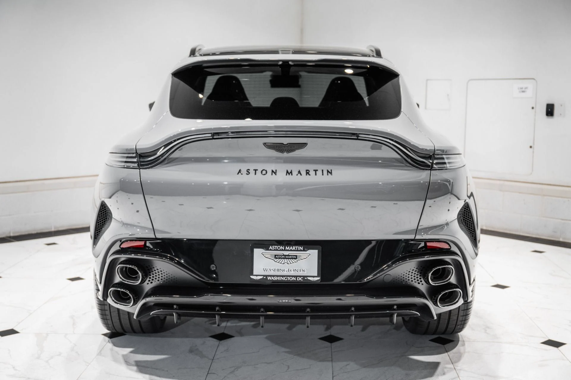 mph048_2372633399_New_2026_Aston_Martin_DBX_S_1778681702_4540eecc52