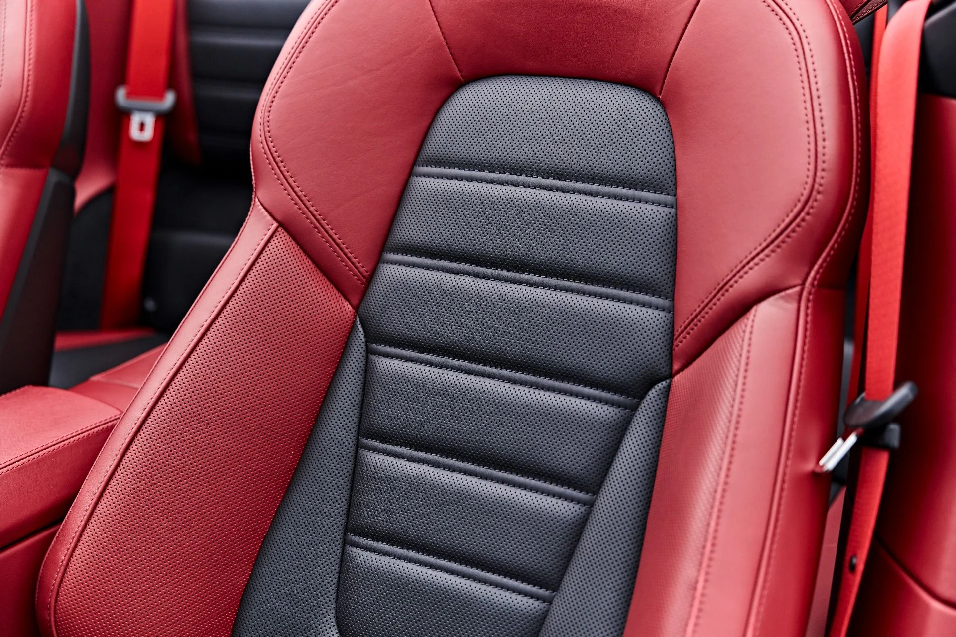 mph048_2412290700_Used_2024_Porsche_911_Turbo_S_1790299392_33810d6186