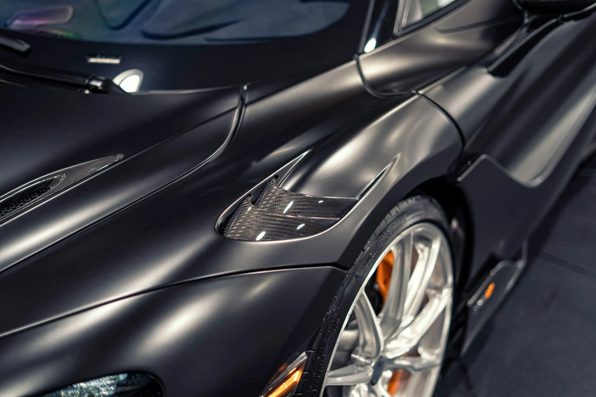mph048_2418515039_Used_2021_Mc_Laren_765_LT_568000_MSRP_Chicane_Grey_Carbon_Roof_Scoop_1779213543_ffc706a219