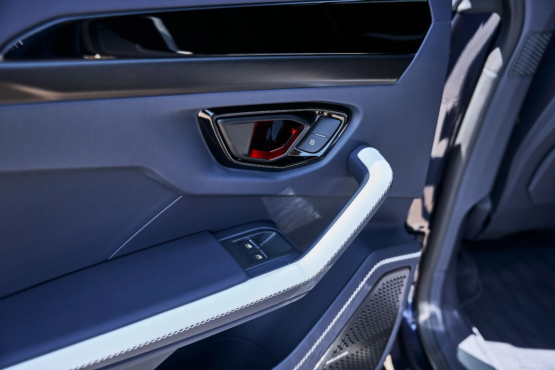 mph048_2444782816_Used_2025_Lamborghini_Urus_SE_1780417810_2c34d9769e