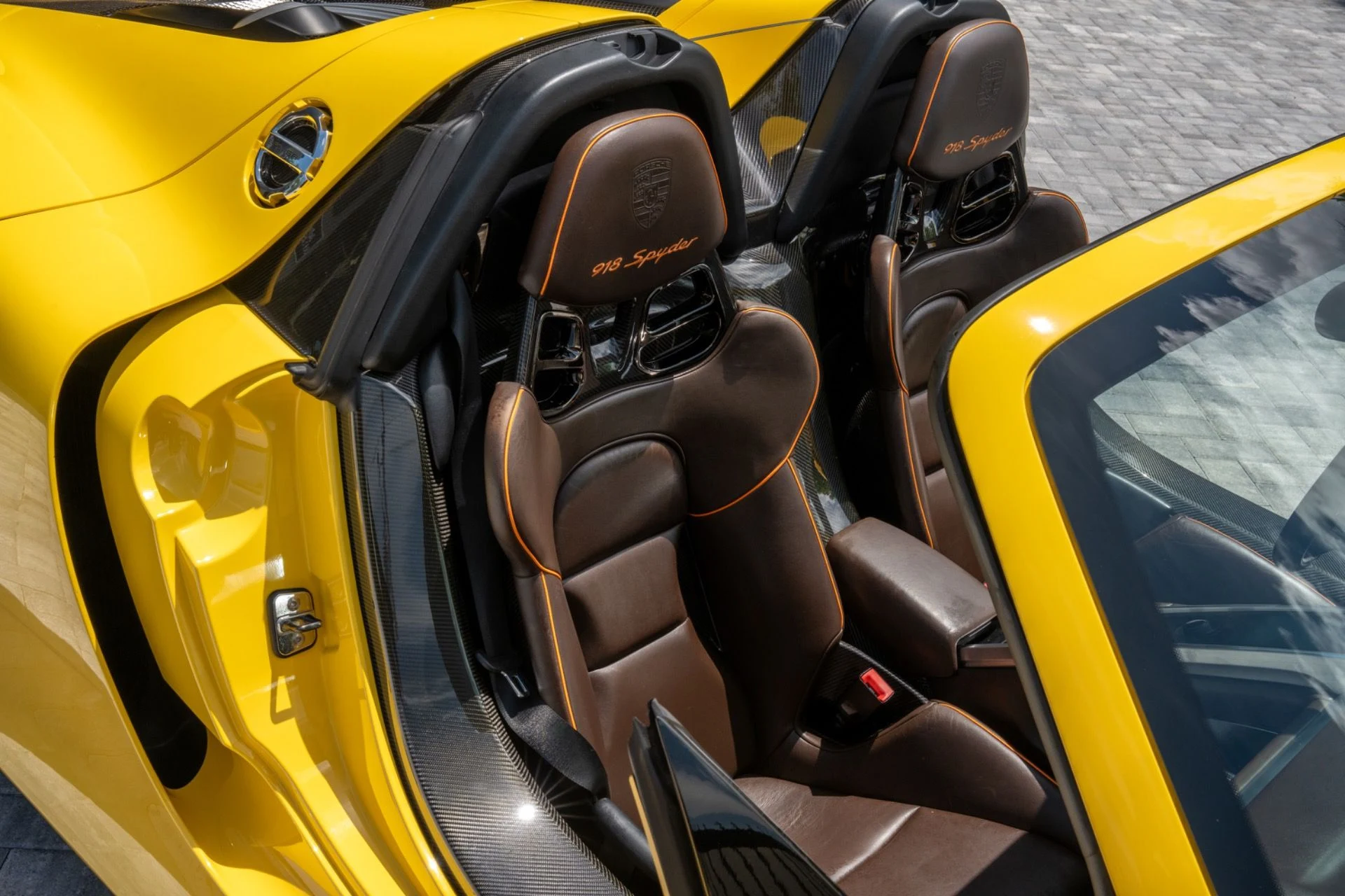 mph048_2455242487_Used_2015_Porsche_918_Spyder_1782406252_302c018252