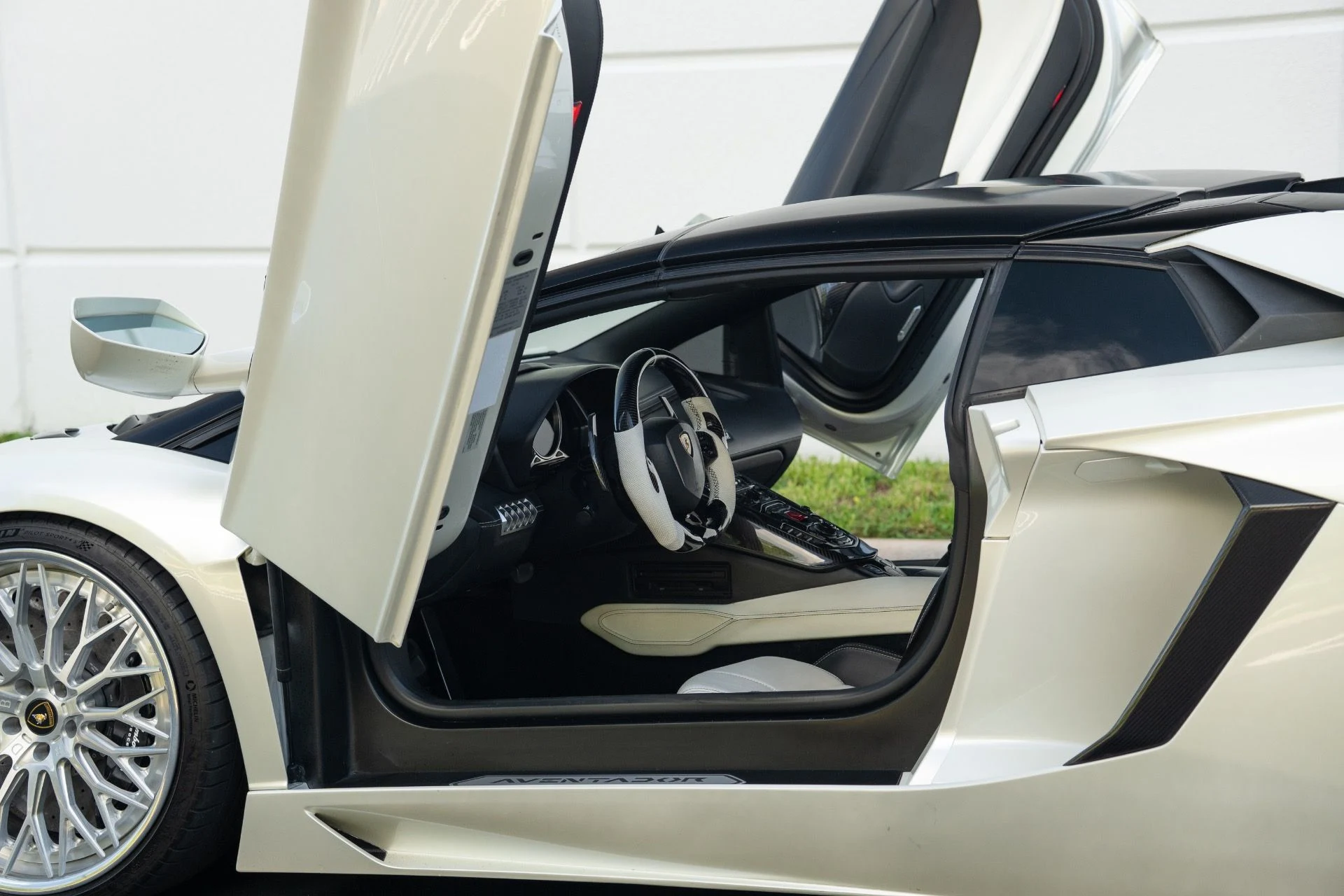 mph048_2477618694_Used_2015_Lamborghini_Aventador_LP_700_4_1755636746_19a6f2a785