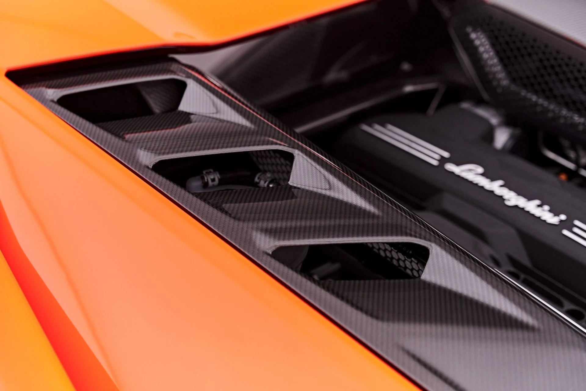 mph048_2480607687_Used_2024_Lamborghini_Revuelto_Base_1786150954_968ee81f93