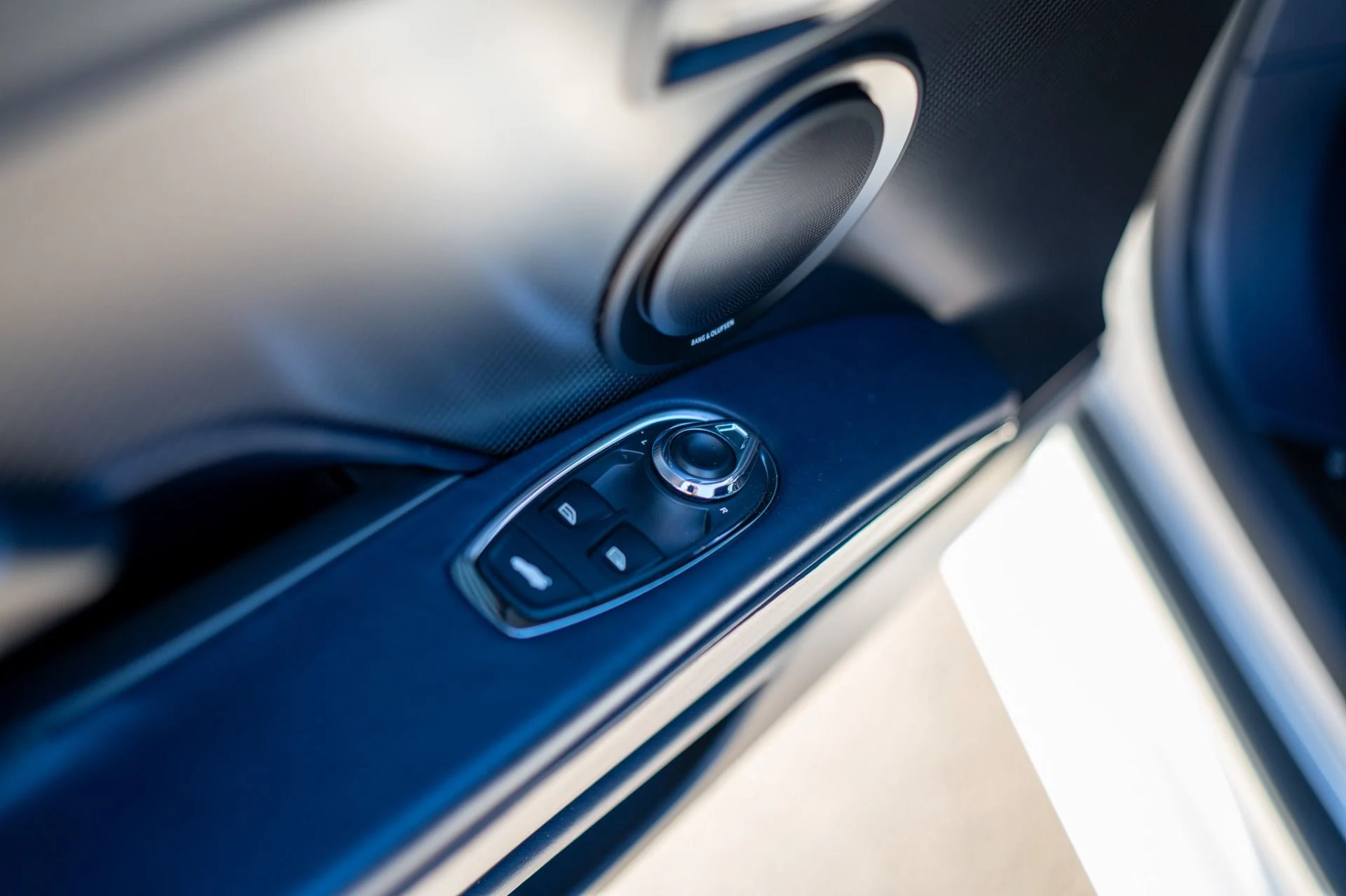 mph048_2488131878_Used_2020_Aston_Martin_DBS_Superleggera_1782927184_28267c6910