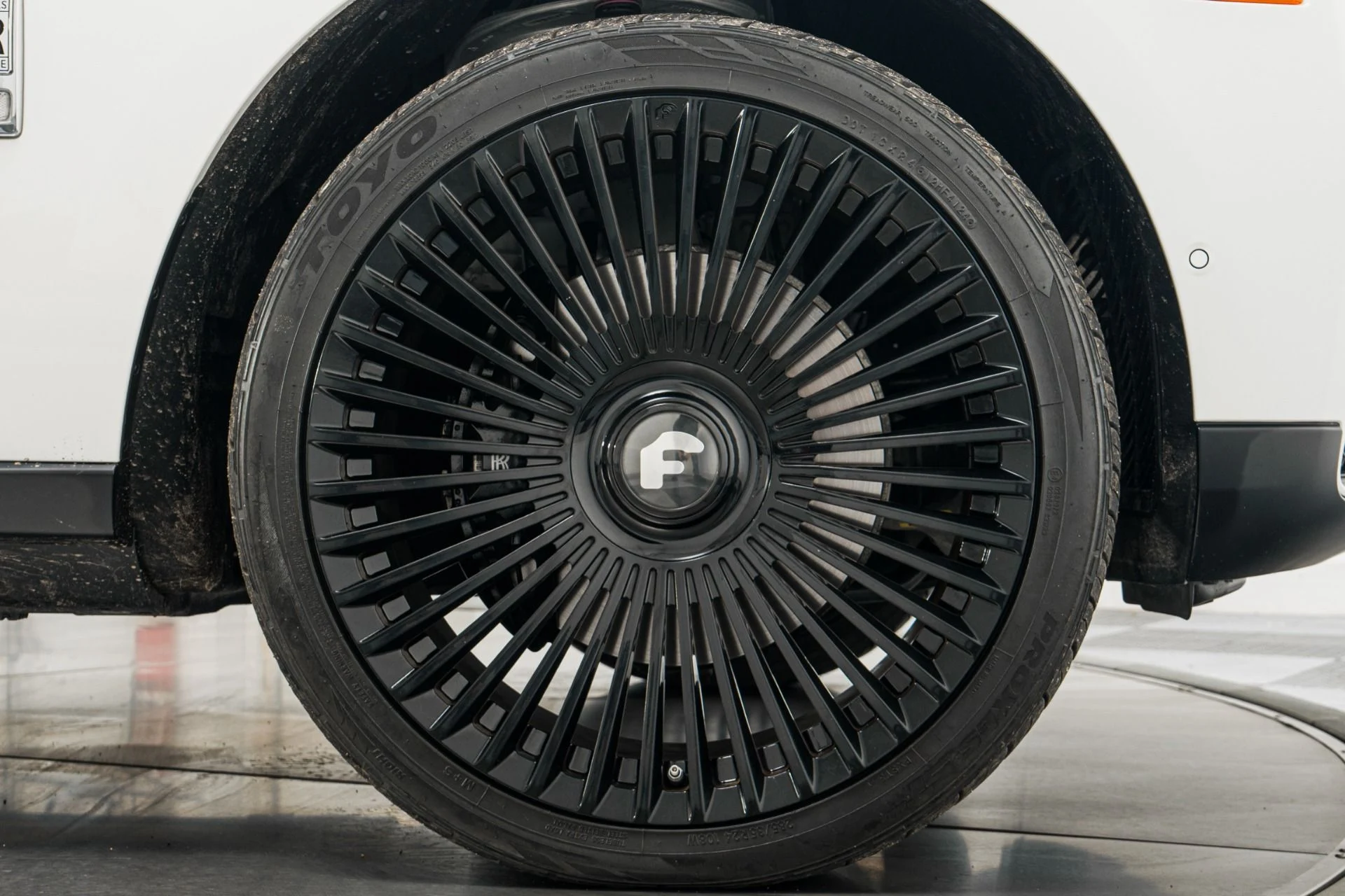 mph048_2490867526_Used_2020_Rolls_Royce_Cullinan_Polished_22_Wheels_Rear_Theatre_Configuration_Rolls_Royce_Bespoke_Audio_1771596522_e37e97429f