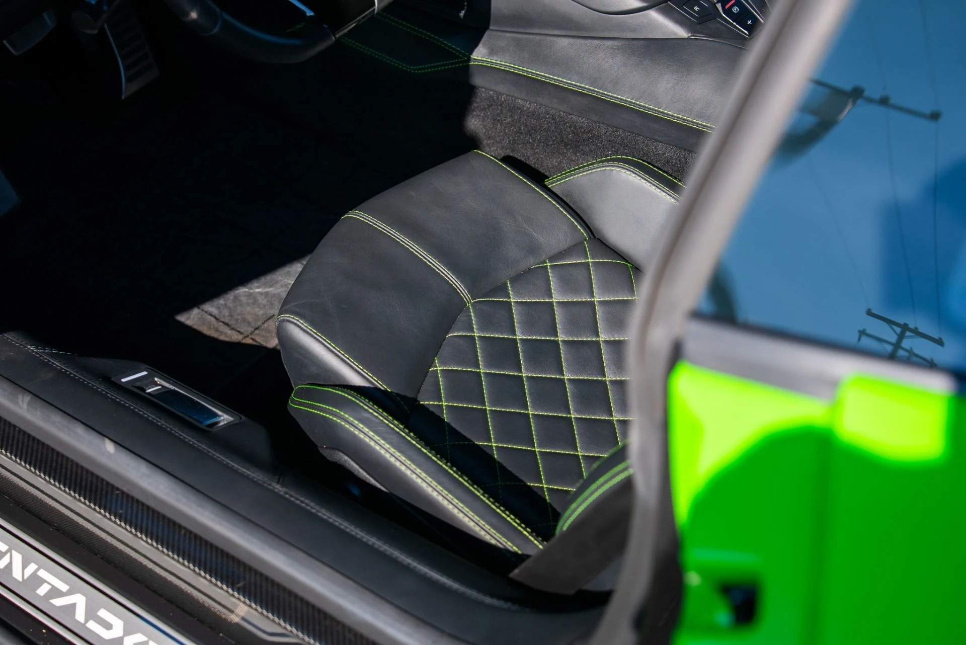 mph048_2506577482_Used_2018_Lamborghini_Aventador_LP_740_4_S_1762289338_a9d849fd27